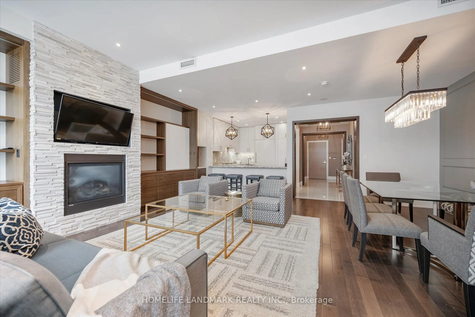 29 Queens Quay E, #102
