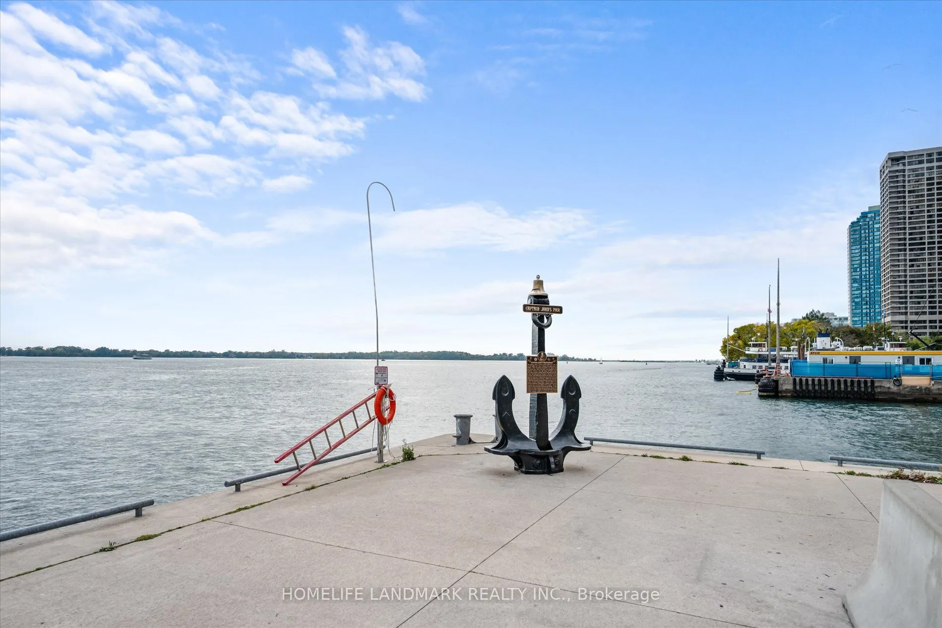29 Queens Quay E, #102