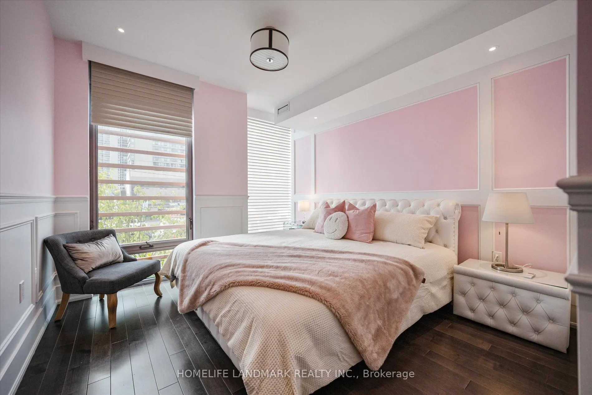 29 Queens Quay E, #102