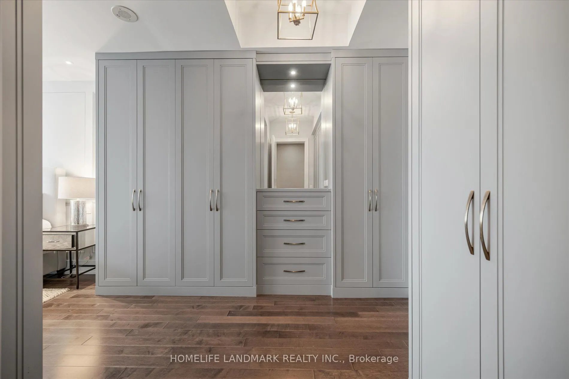 29 Queens Quay E, #102