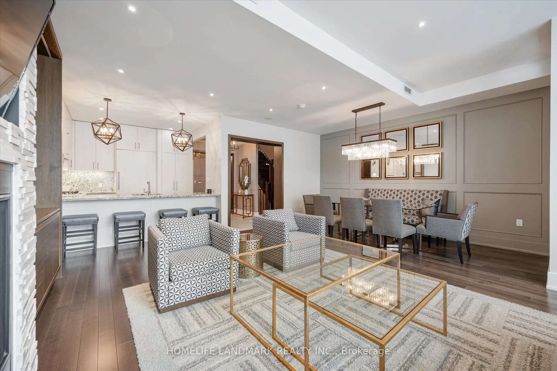 29 Queens Quay E, #102