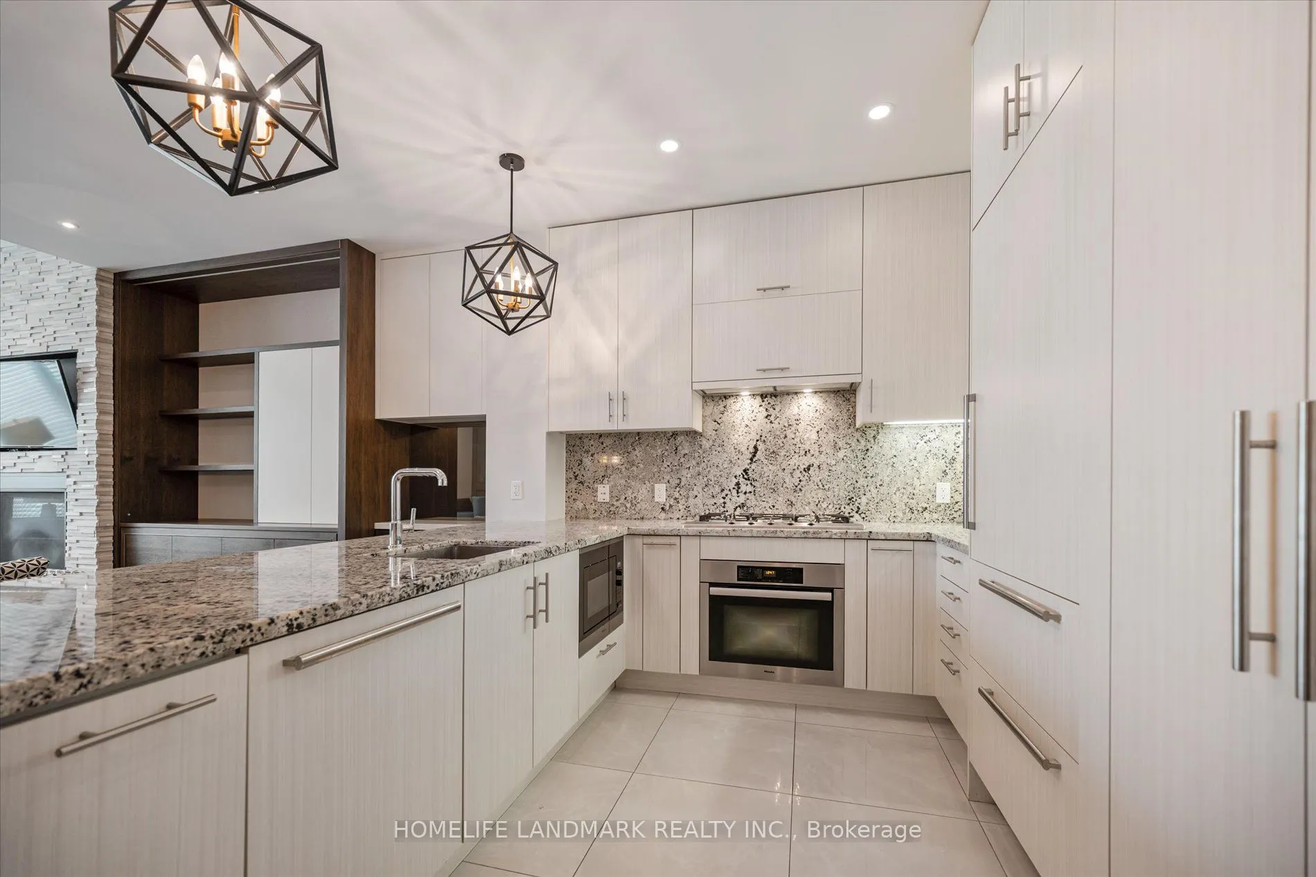 29 Queens Quay E, #102