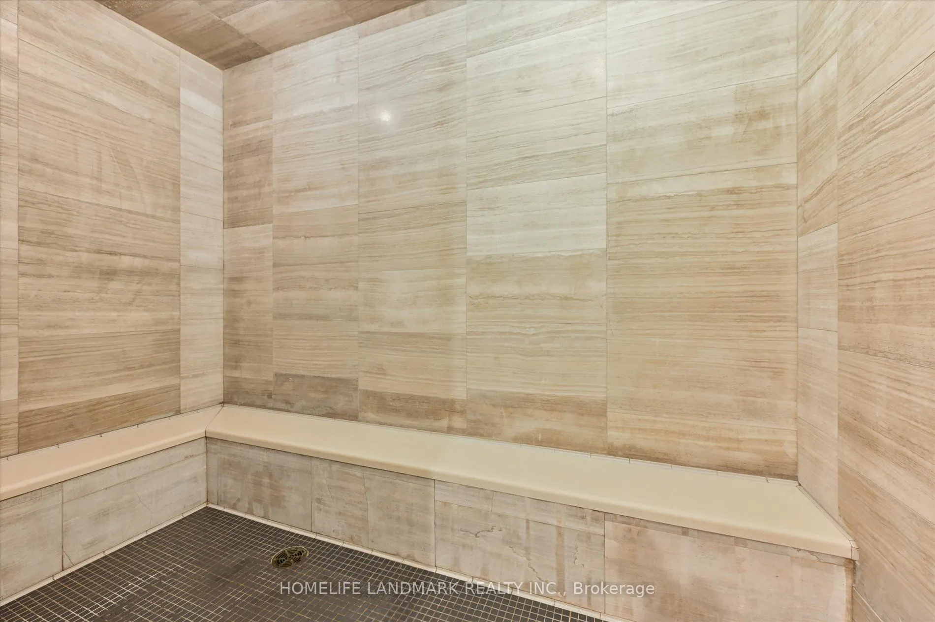 29 Queens Quay E, #102