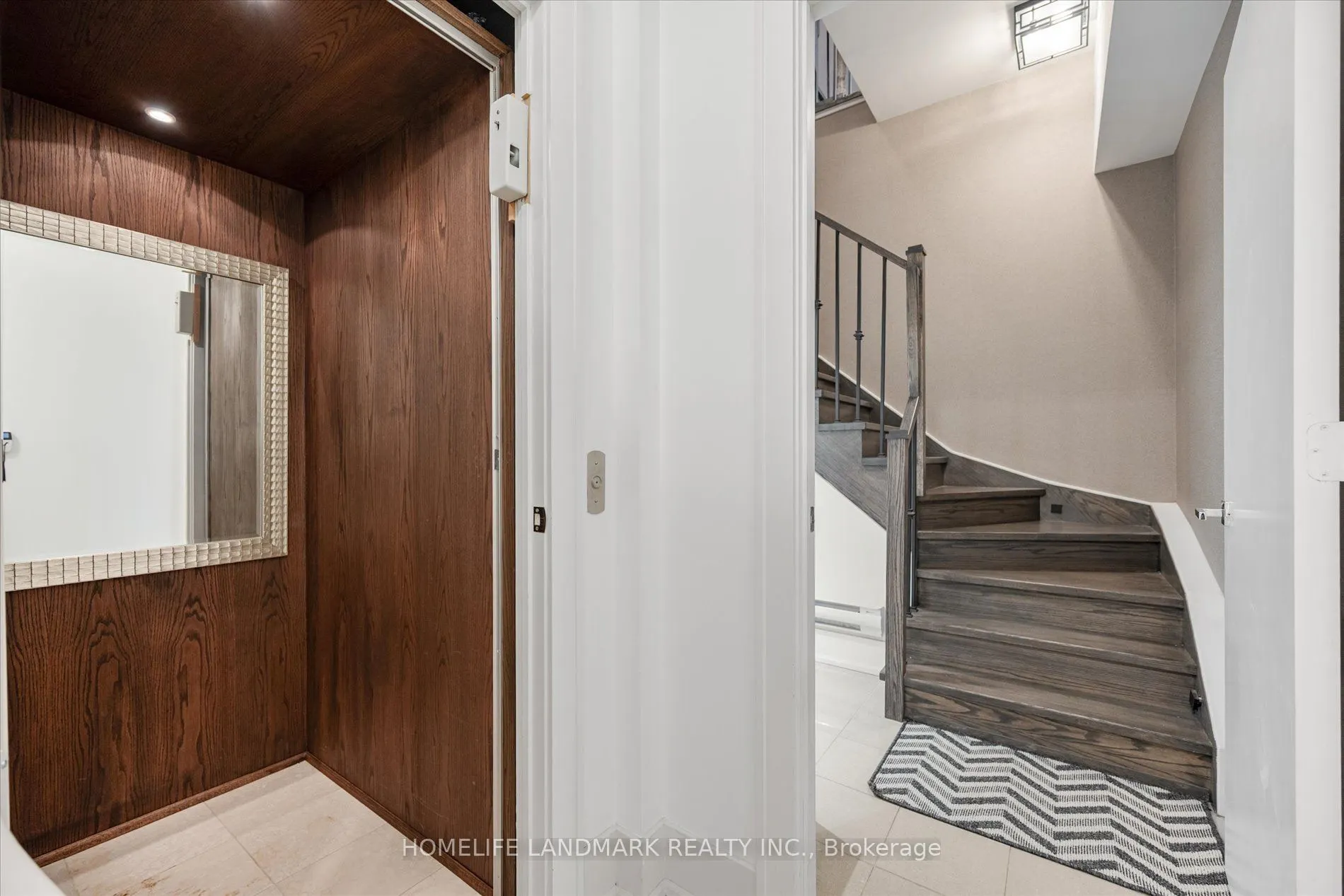 29 Queens Quay E, #102