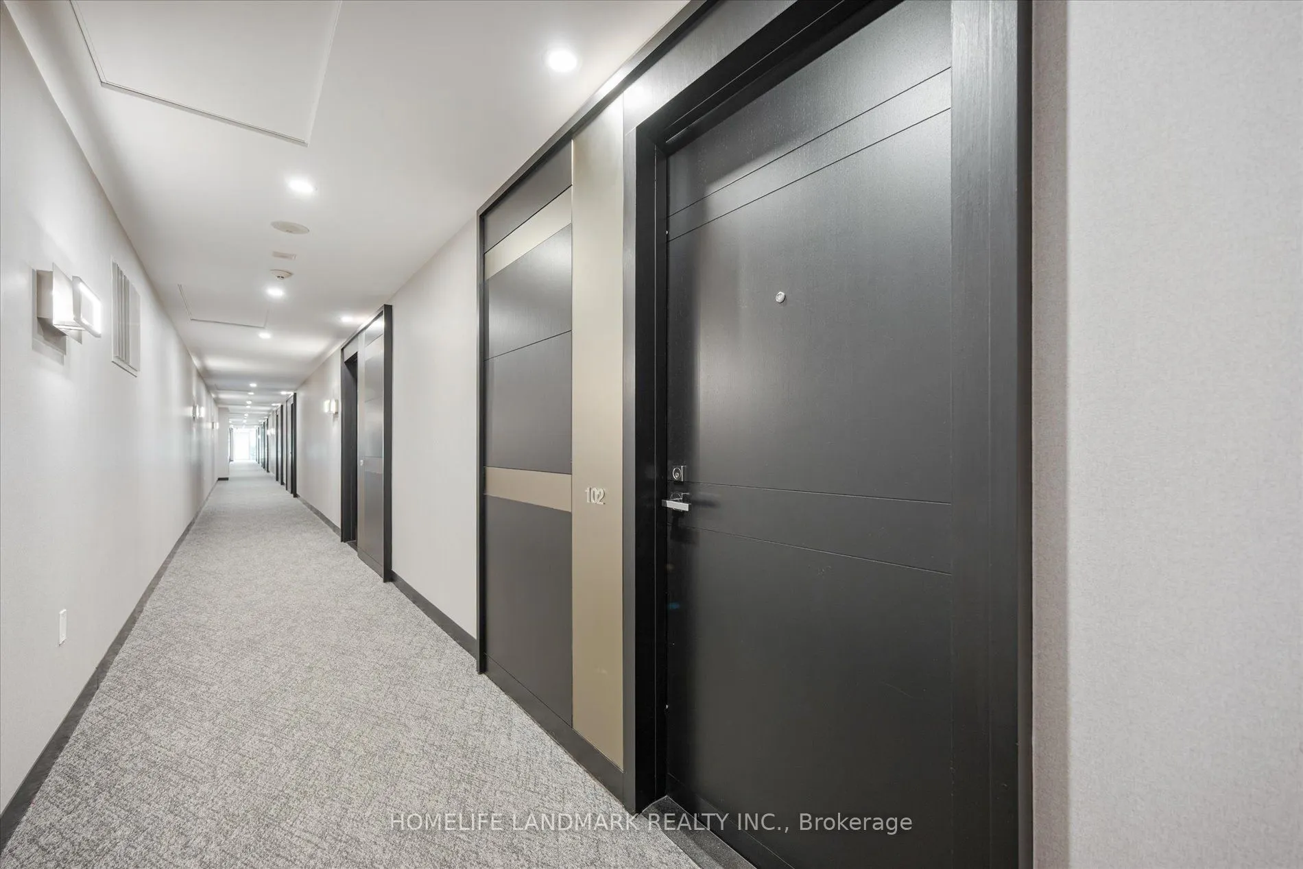29 Queens Quay E, #102