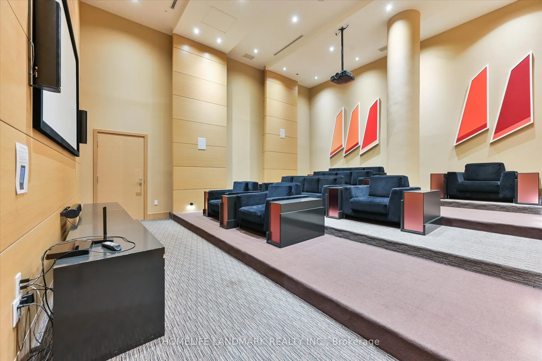 29 Queens Quay E, #102
