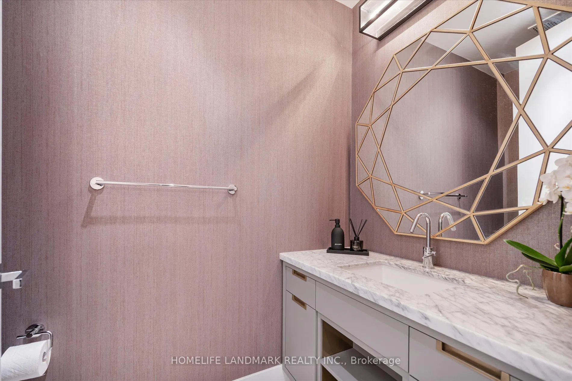 29 Queens Quay E, #102