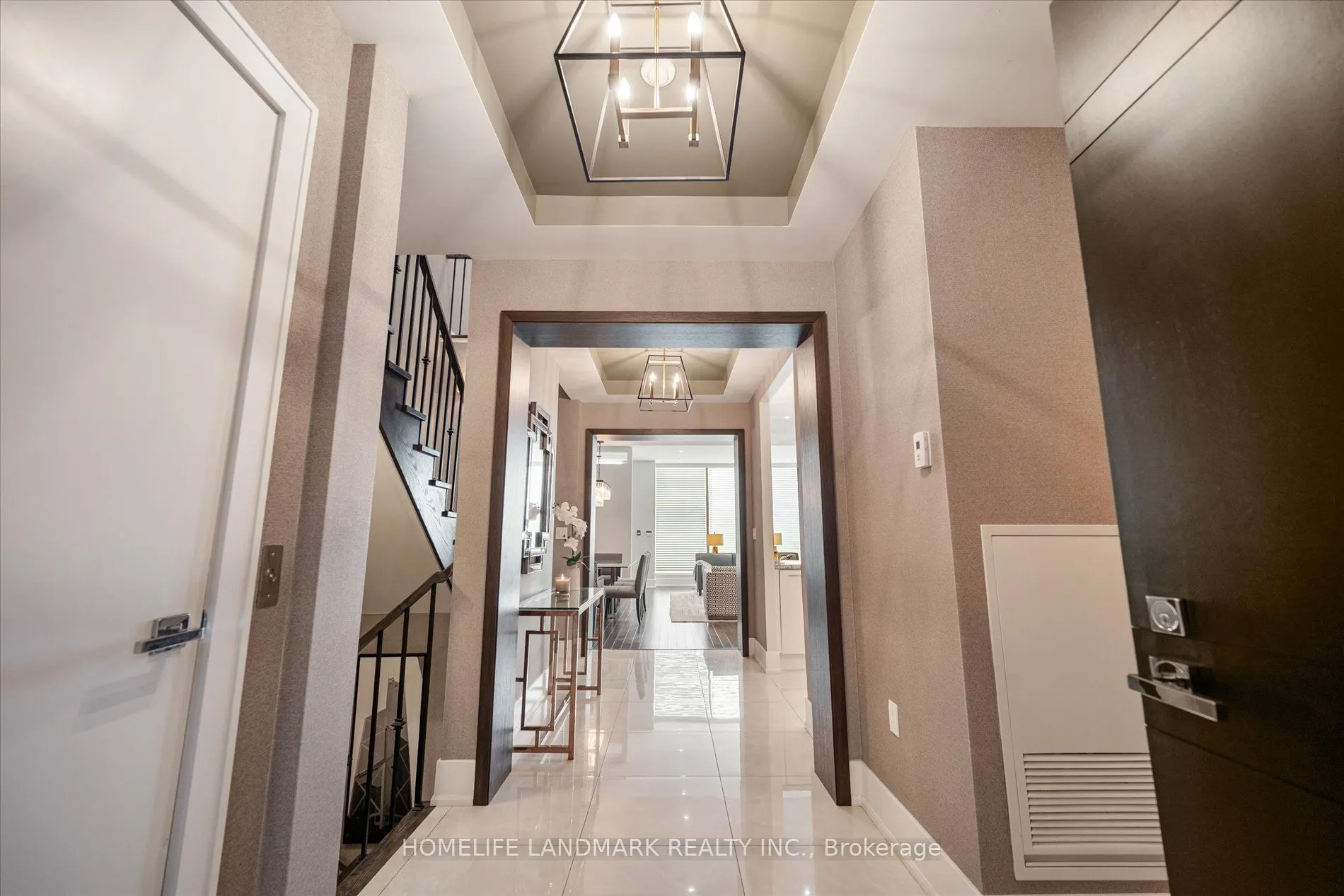 29 Queens Quay E, #102