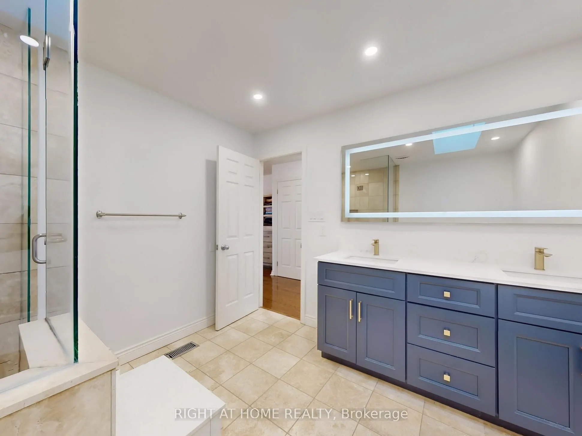 218 Erskine Avenue