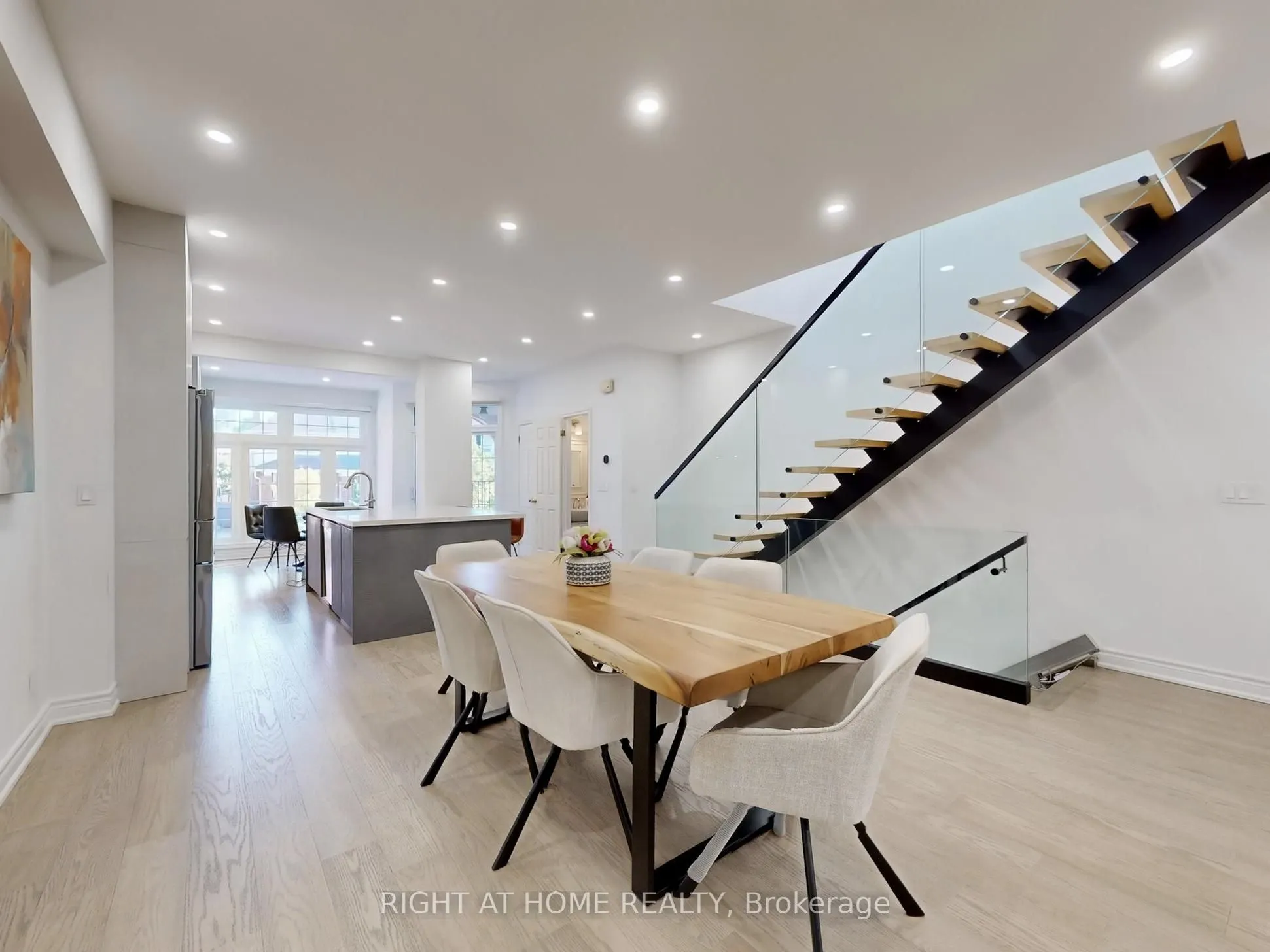 218 Erskine Avenue