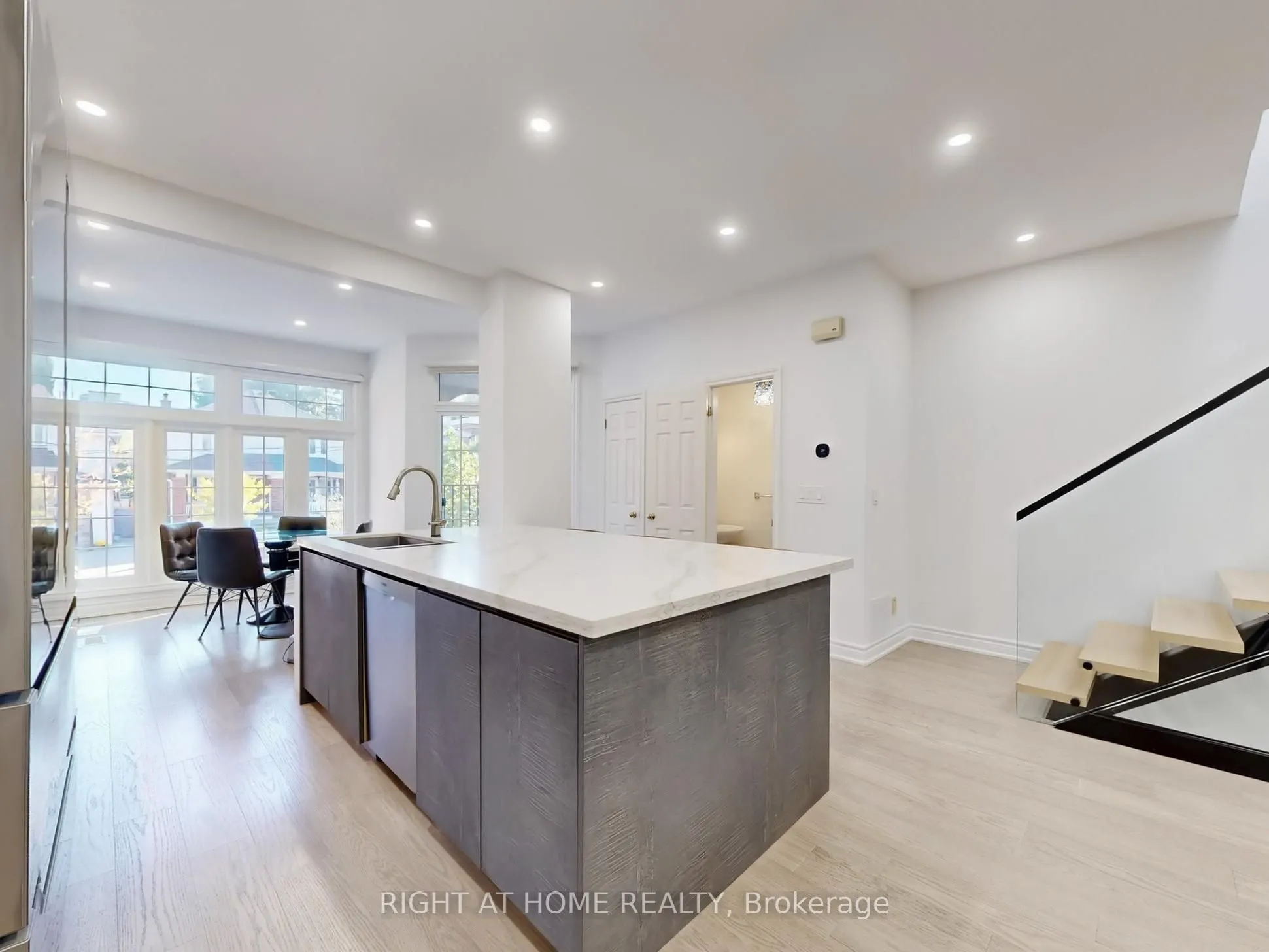 218 Erskine Avenue