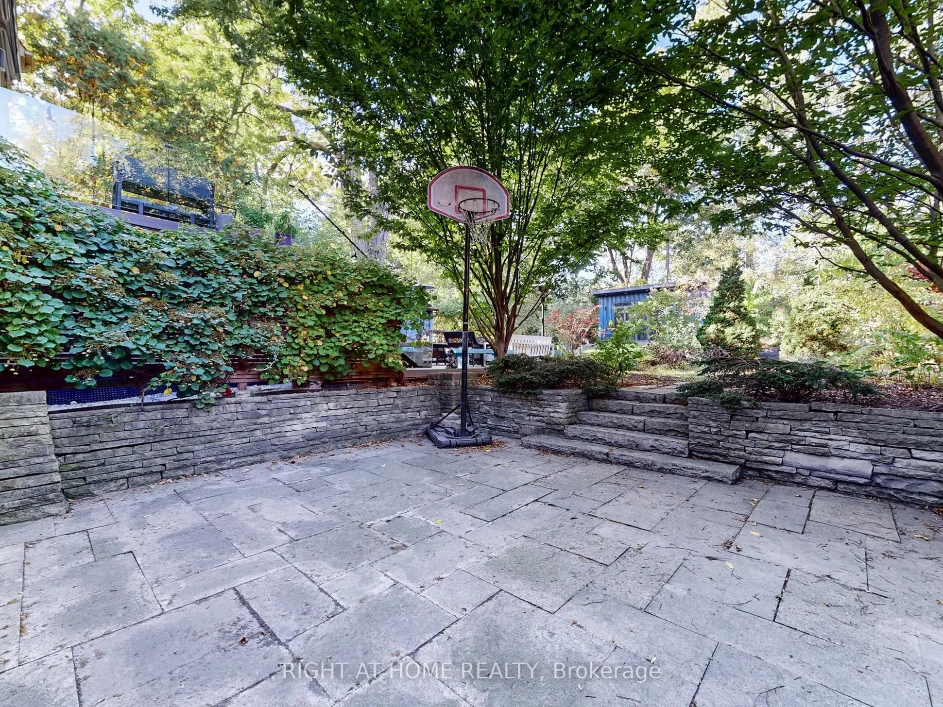 218 Erskine Avenue