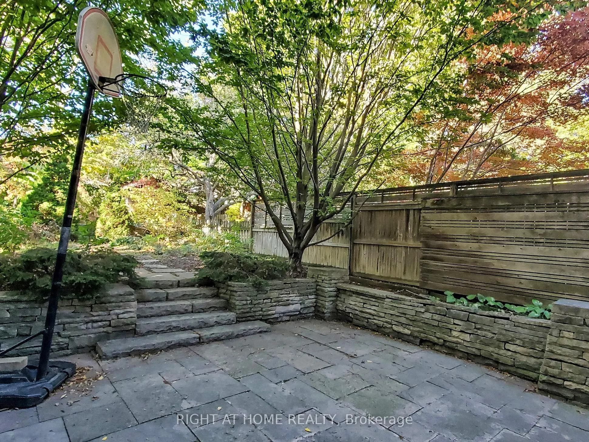 218 Erskine Avenue