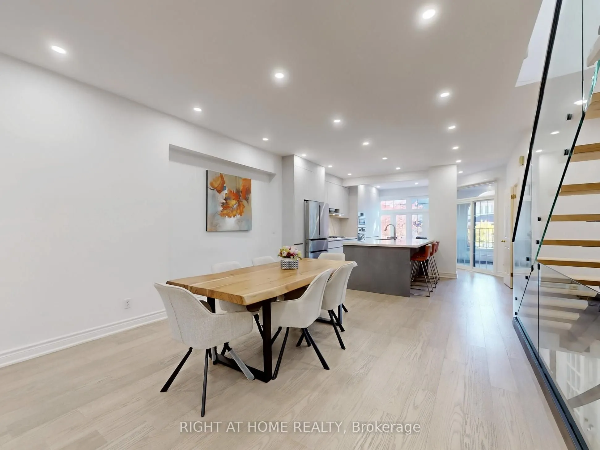 218 Erskine Avenue