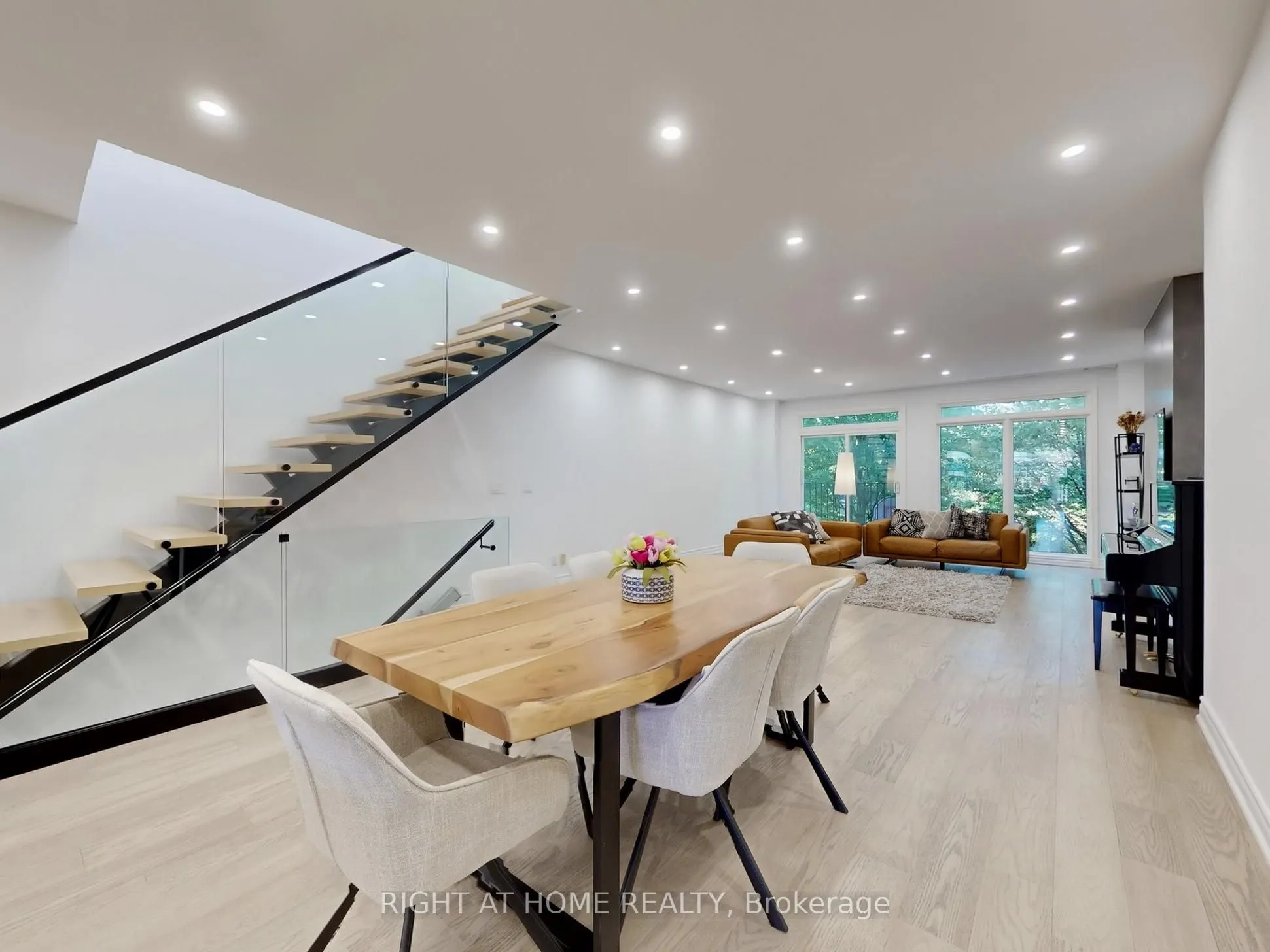 218 Erskine Avenue