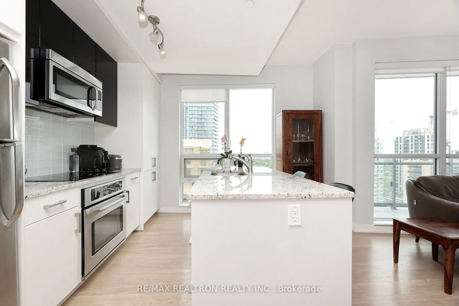 98 Lillian Street, #1517