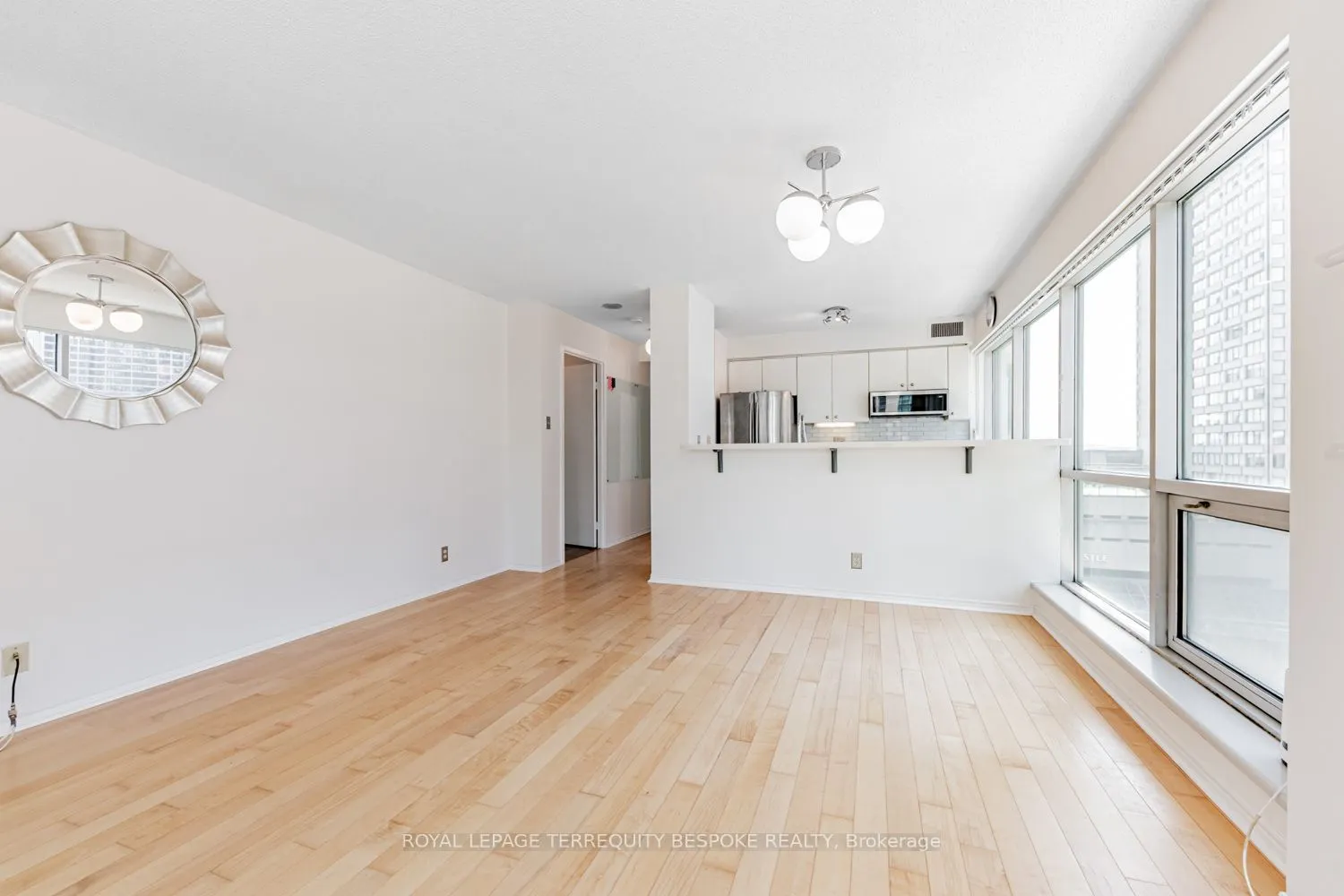 10 Queens Quay W, #811