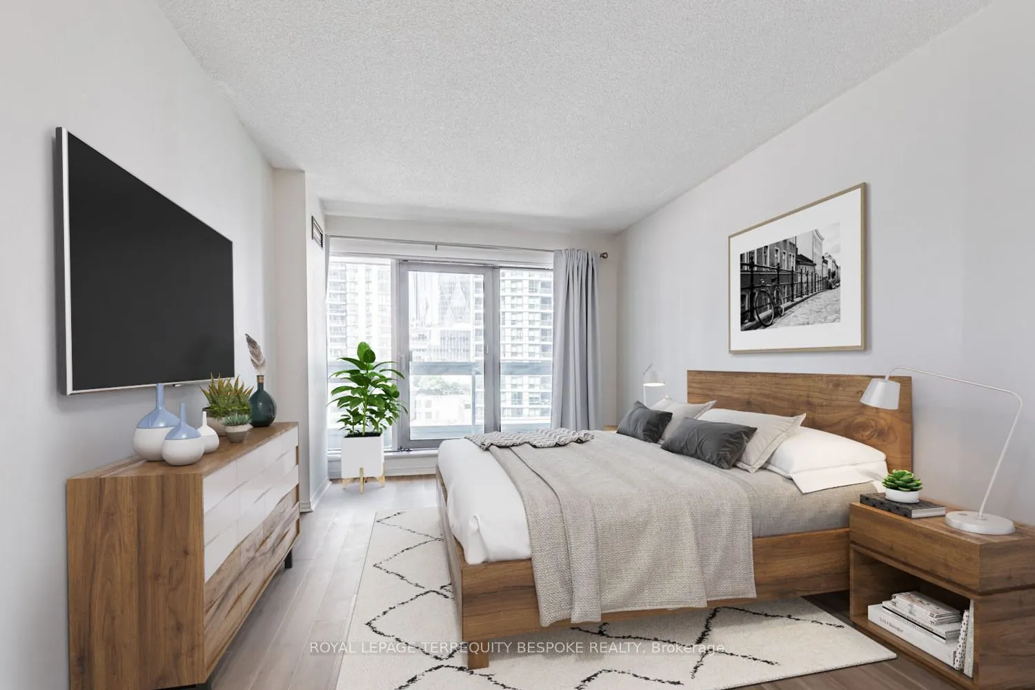 10 Queens Quay W, #811