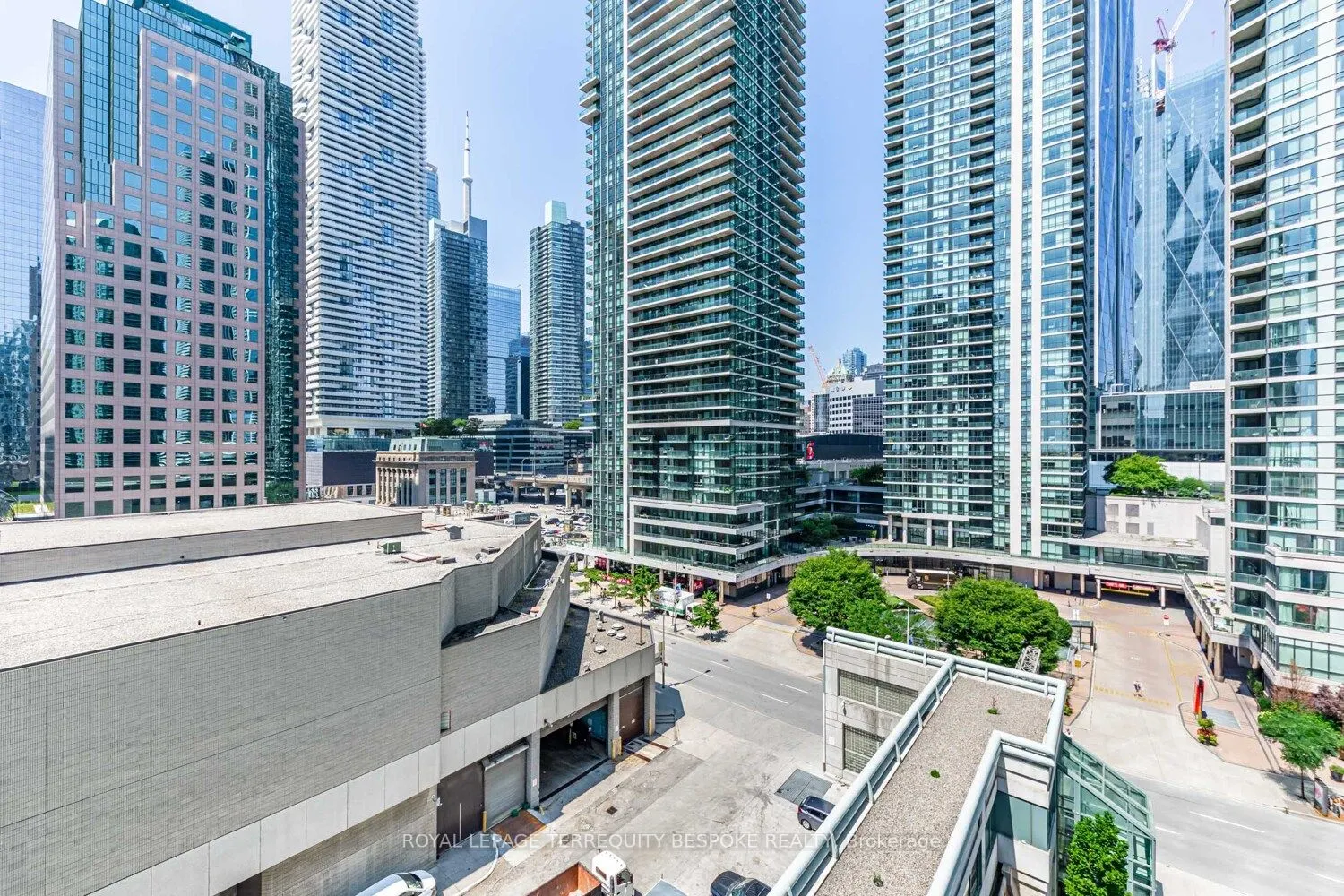 10 Queens Quay W, #811