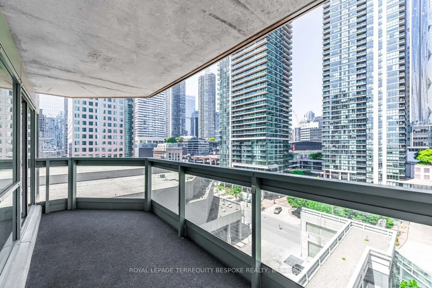 10 Queens Quay W, #811