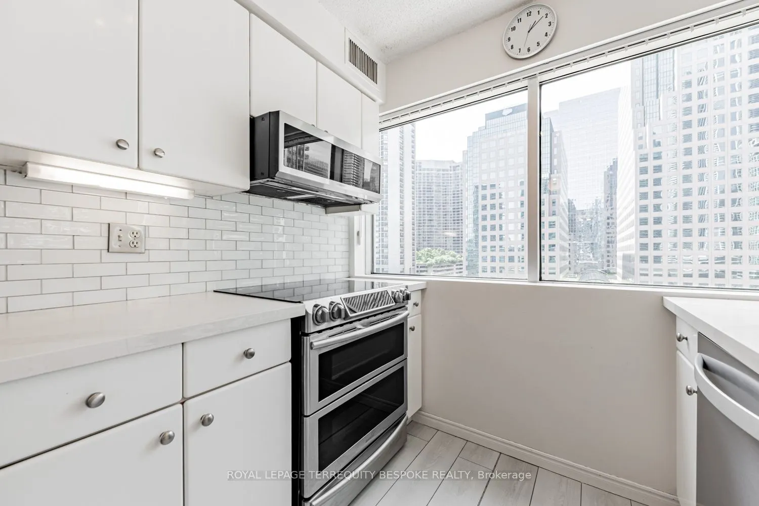 10 Queens Quay W, #811