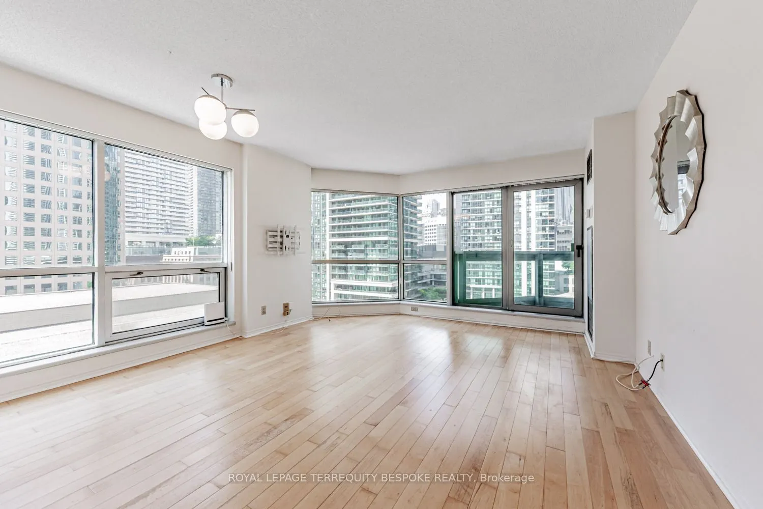 10 Queens Quay W, #811