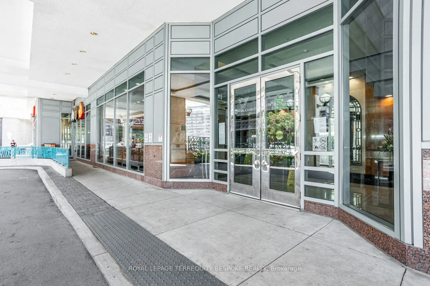10 Queens Quay W, #811