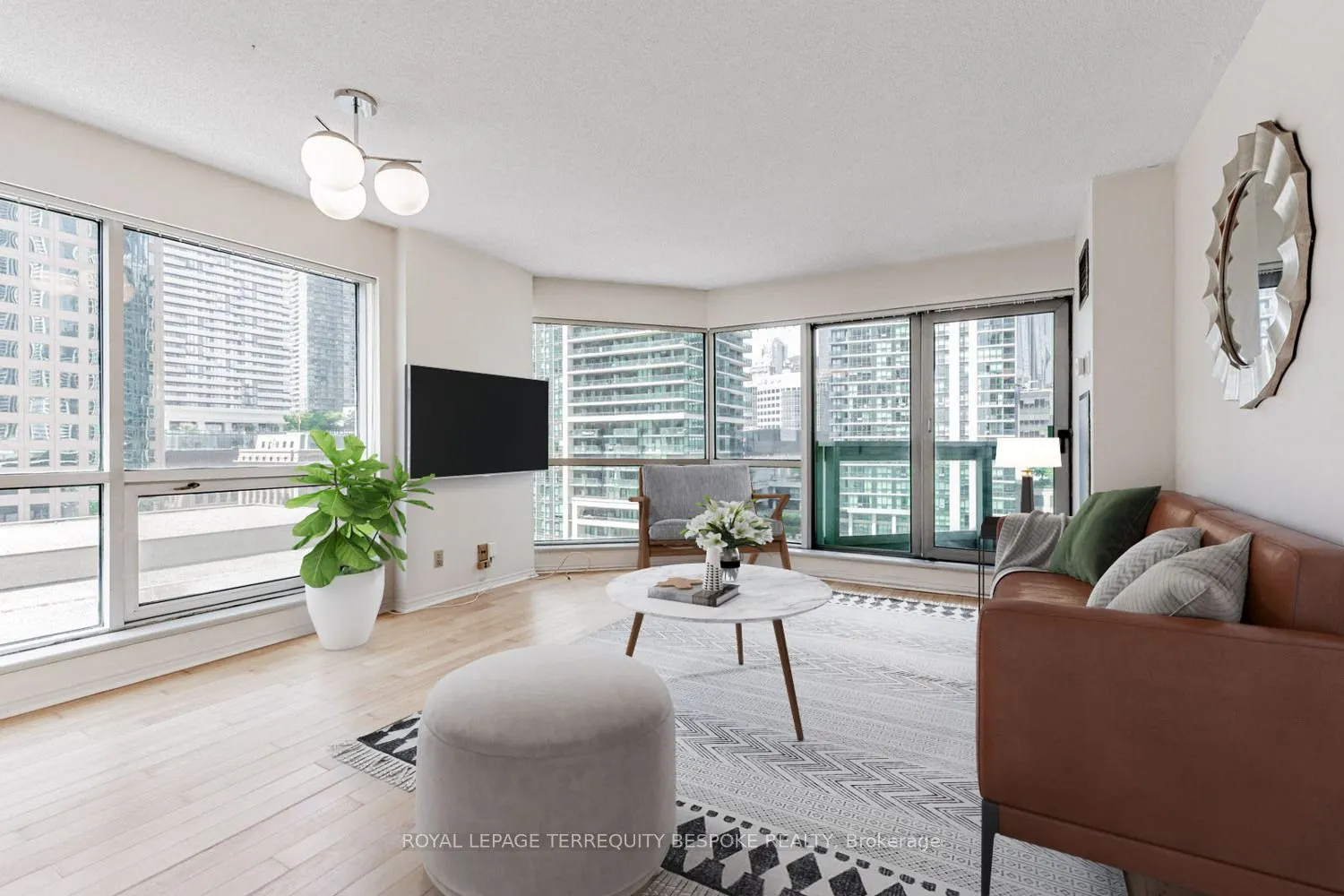 10 Queens Quay W, #811