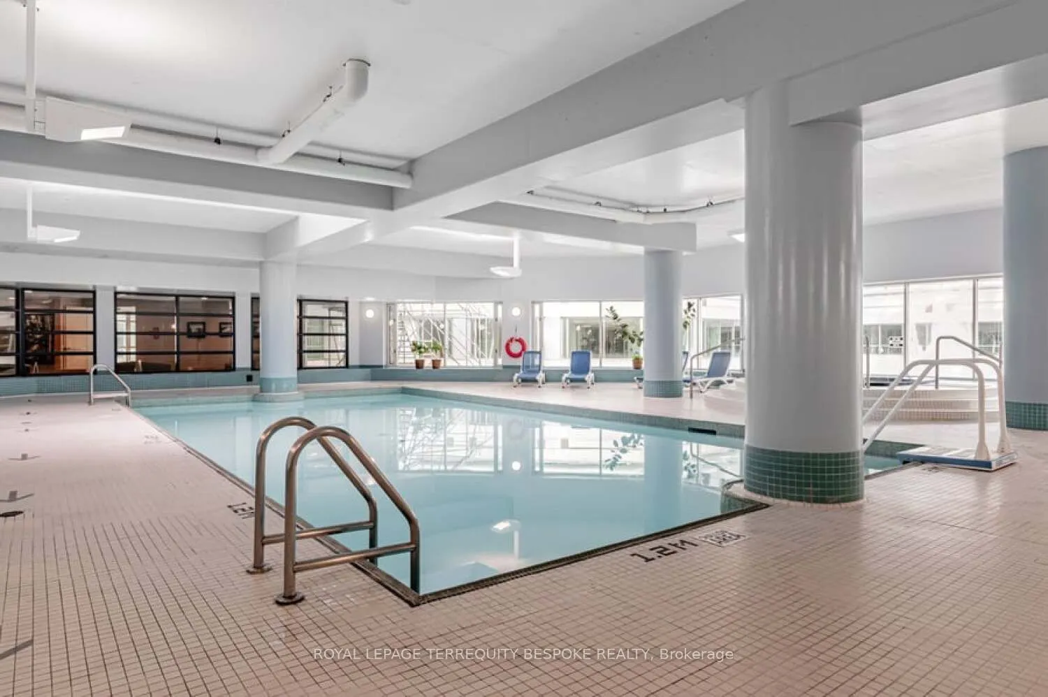 10 Queens Quay W, #811