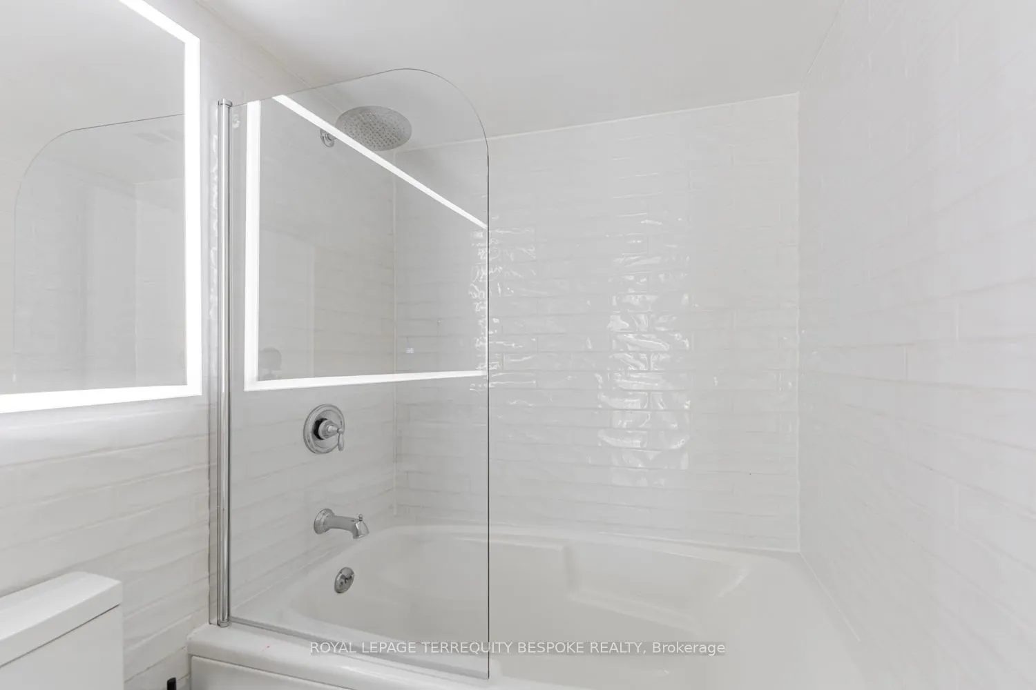 10 Queens Quay W, #811