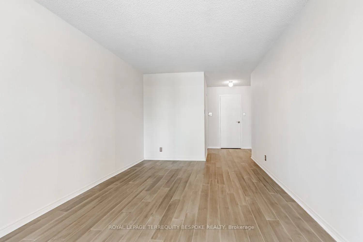 10 Queens Quay W, #811