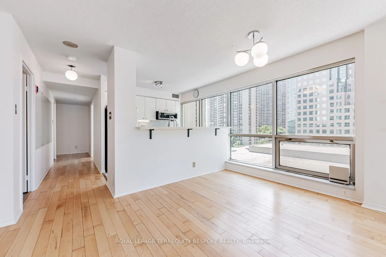 10 Queens Quay W, #811