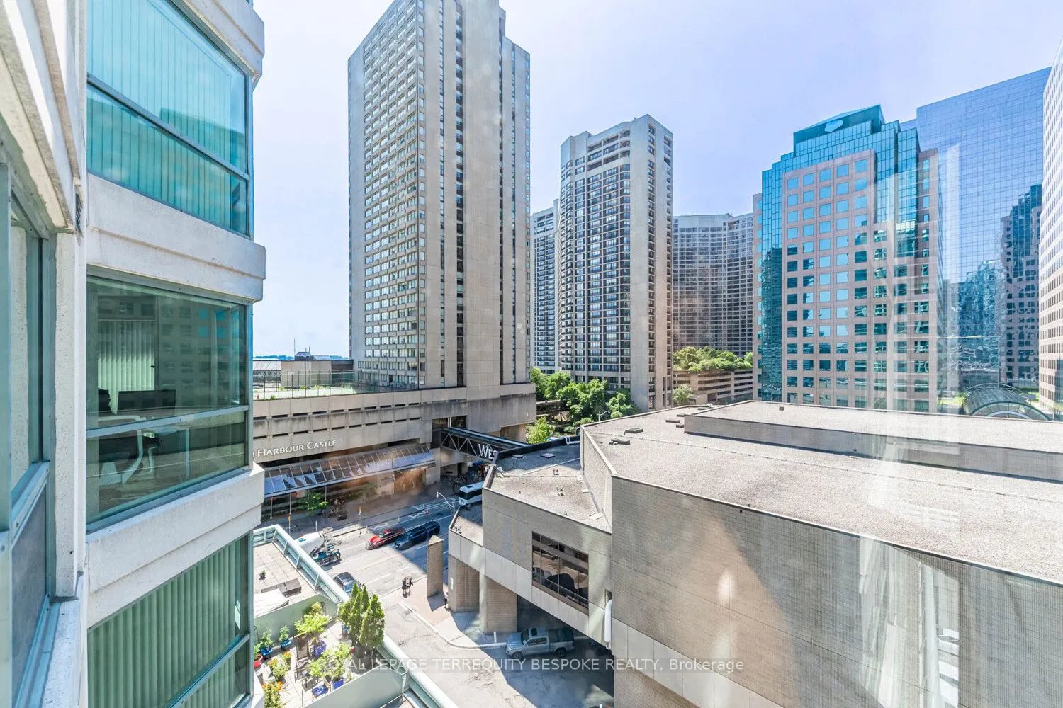 10 Queens Quay W, #811