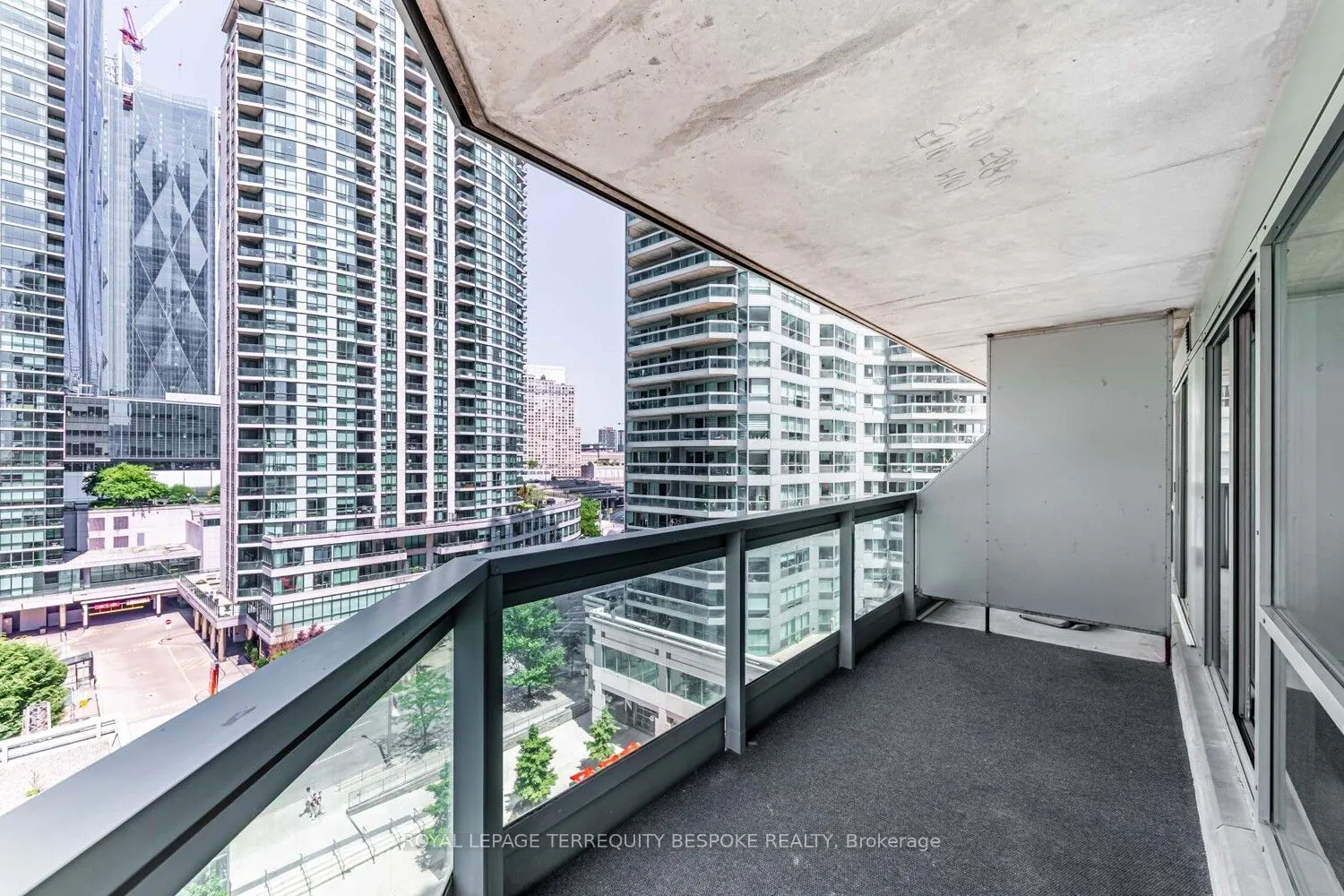 10 Queens Quay W, #811