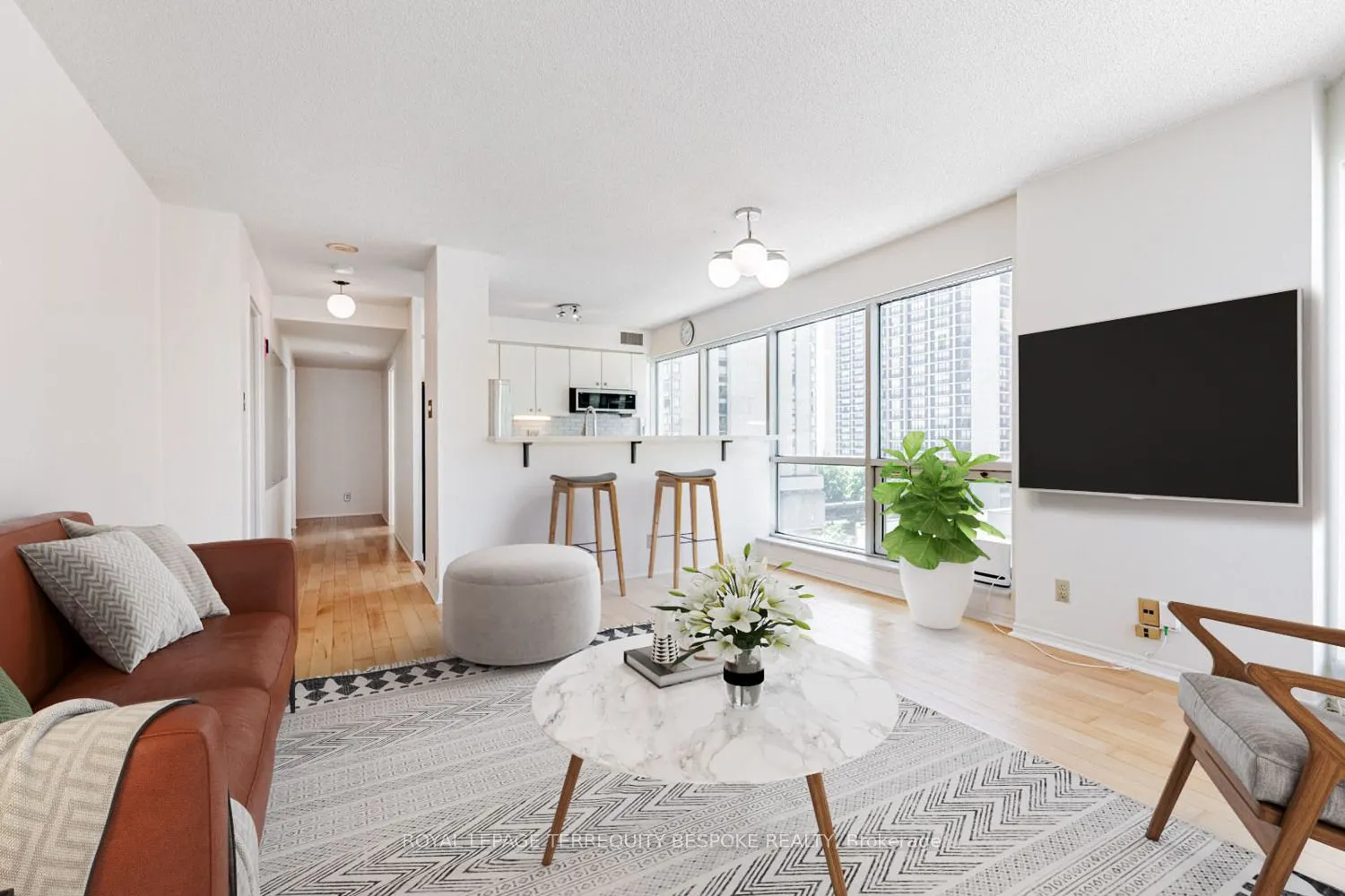 10 Queens Quay W, #811