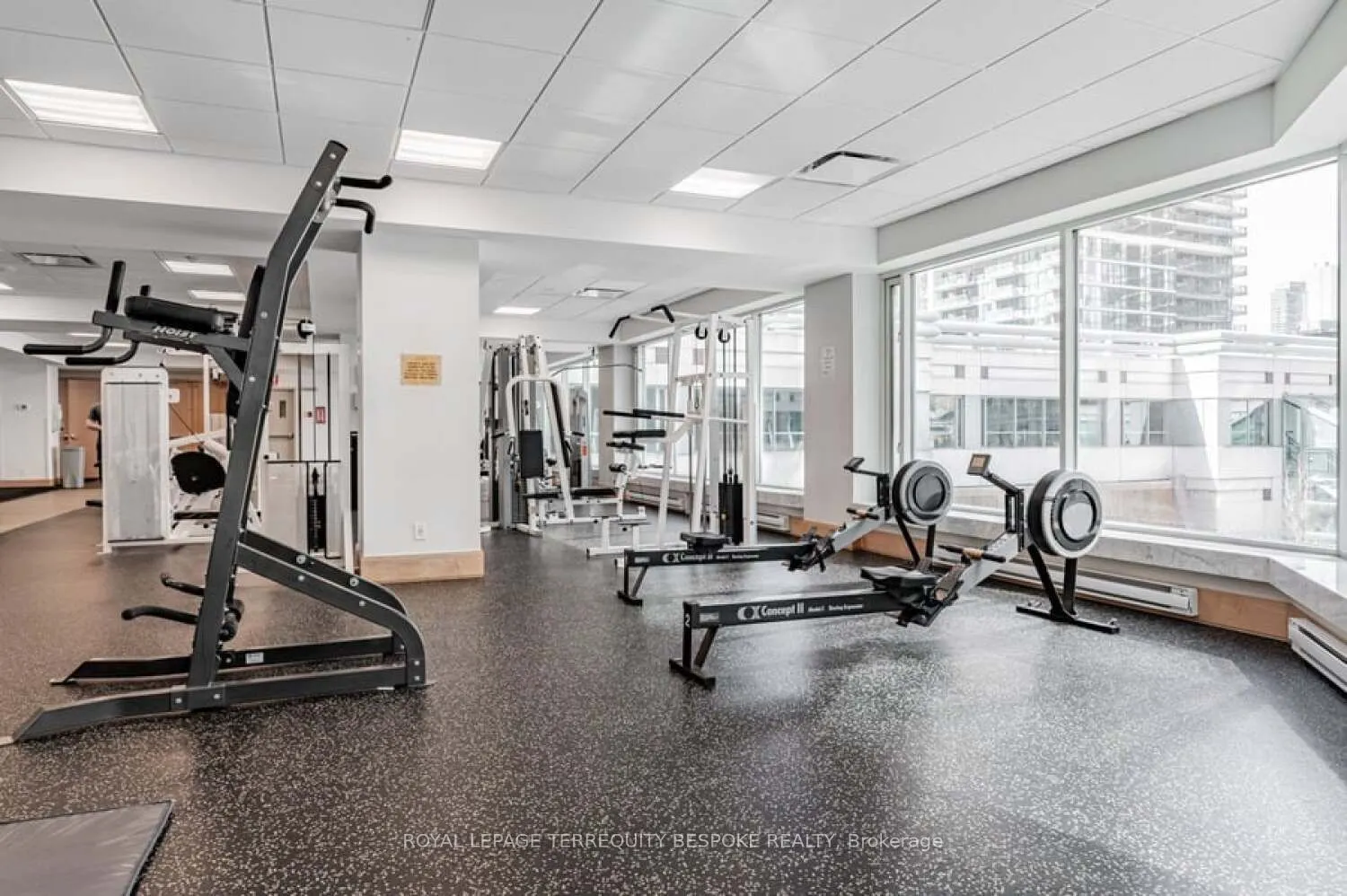 10 Queens Quay W, #811