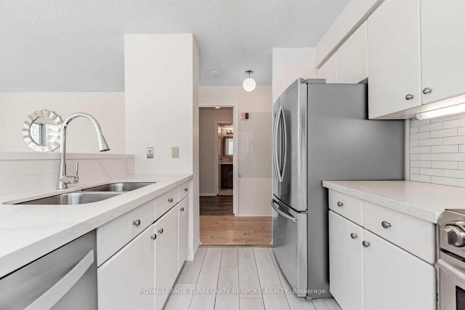 10 Queens Quay W, #811