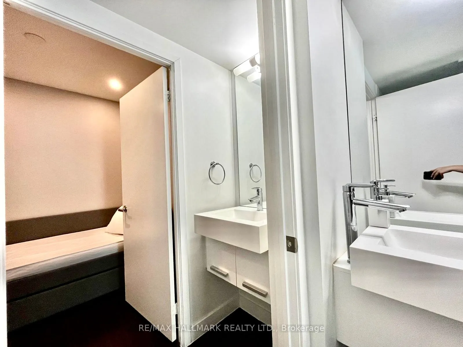 38 Dan Leckie Way, #710