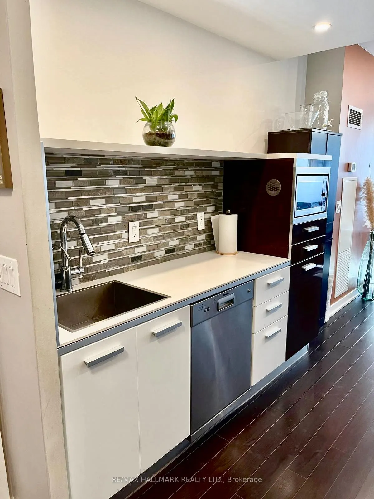 38 Dan Leckie Way, #710