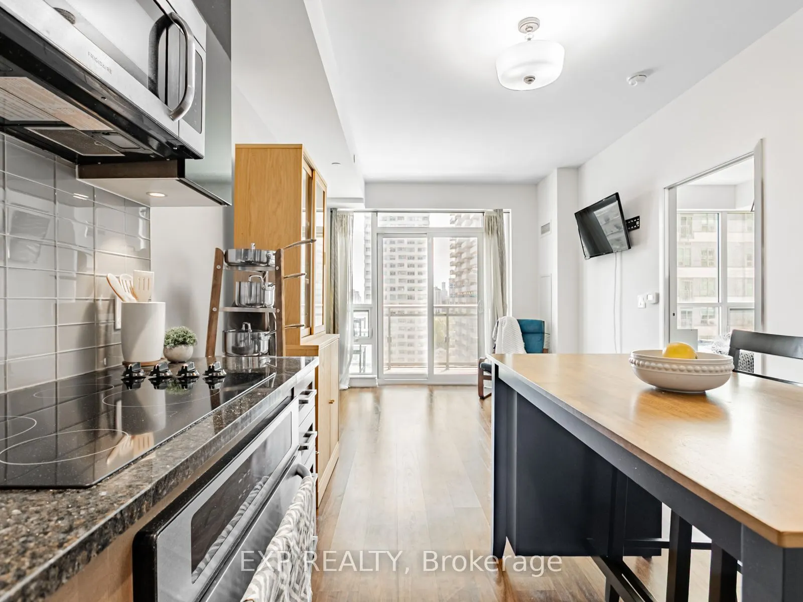 98 Lillian Street, #1018
