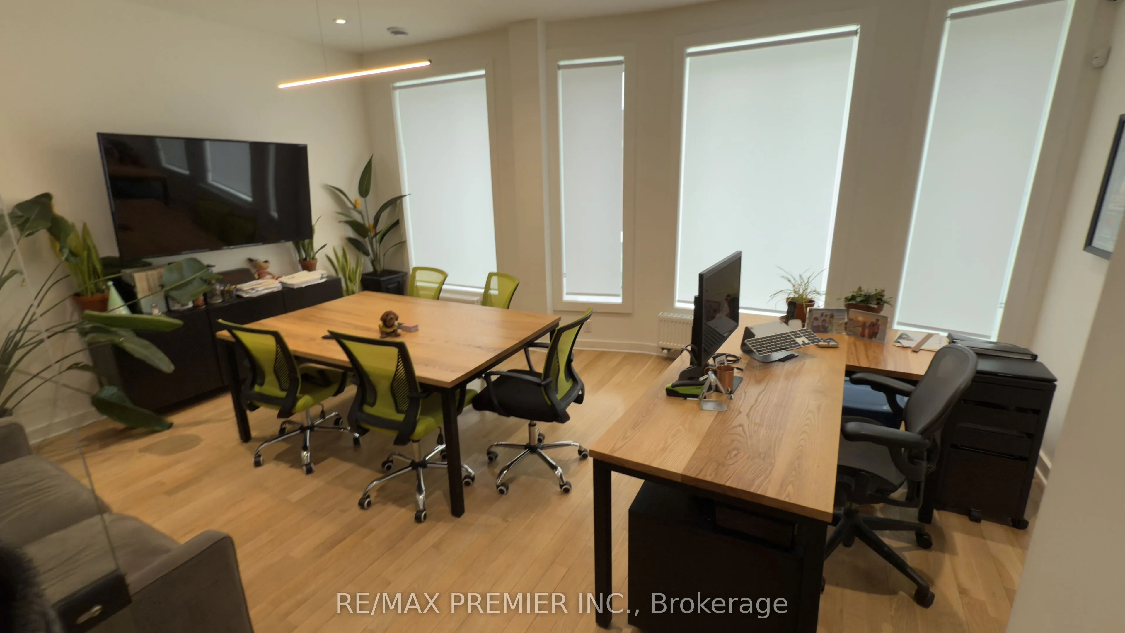 563 Bloor Street W