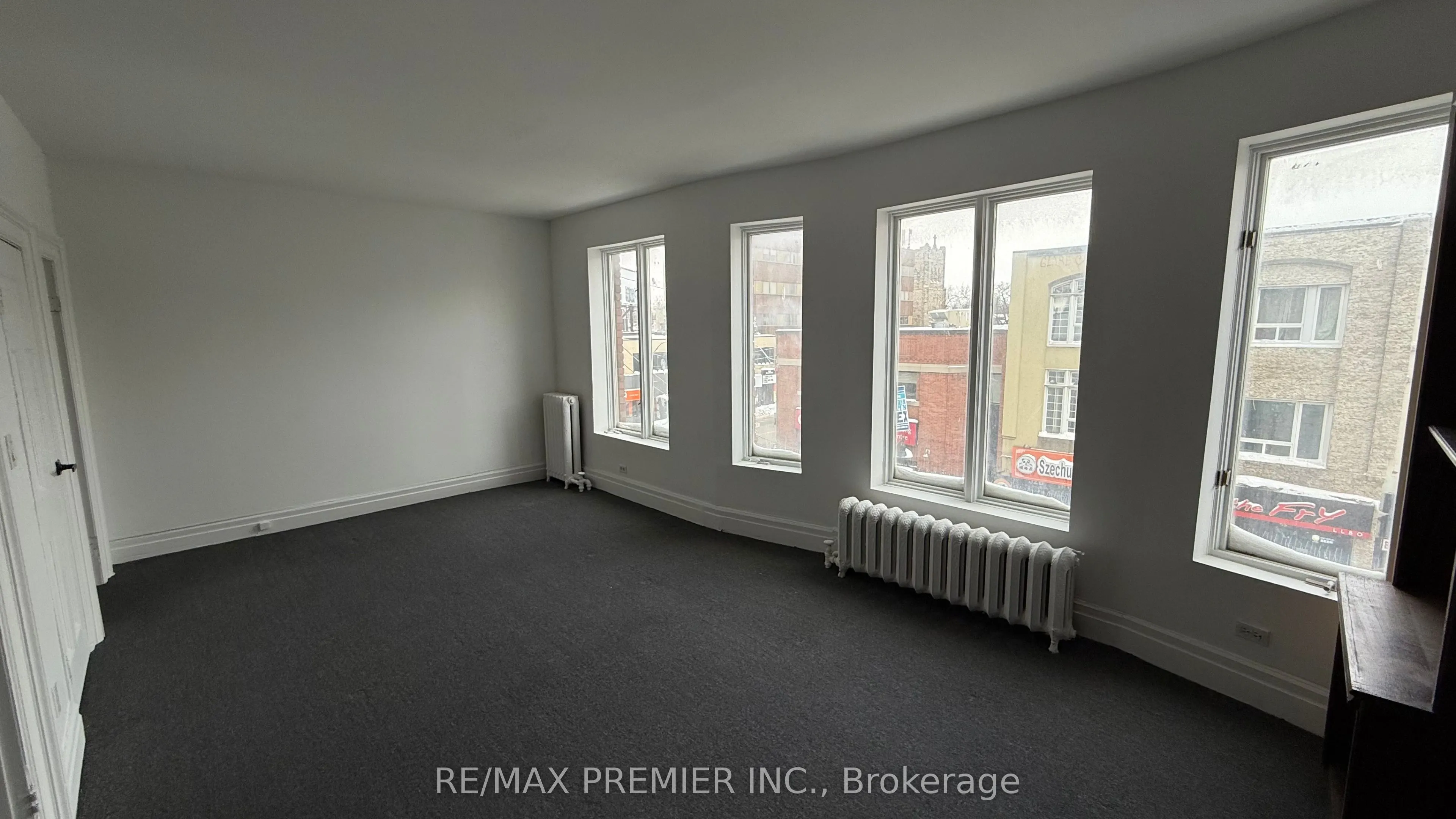 563 Bloor Street W
