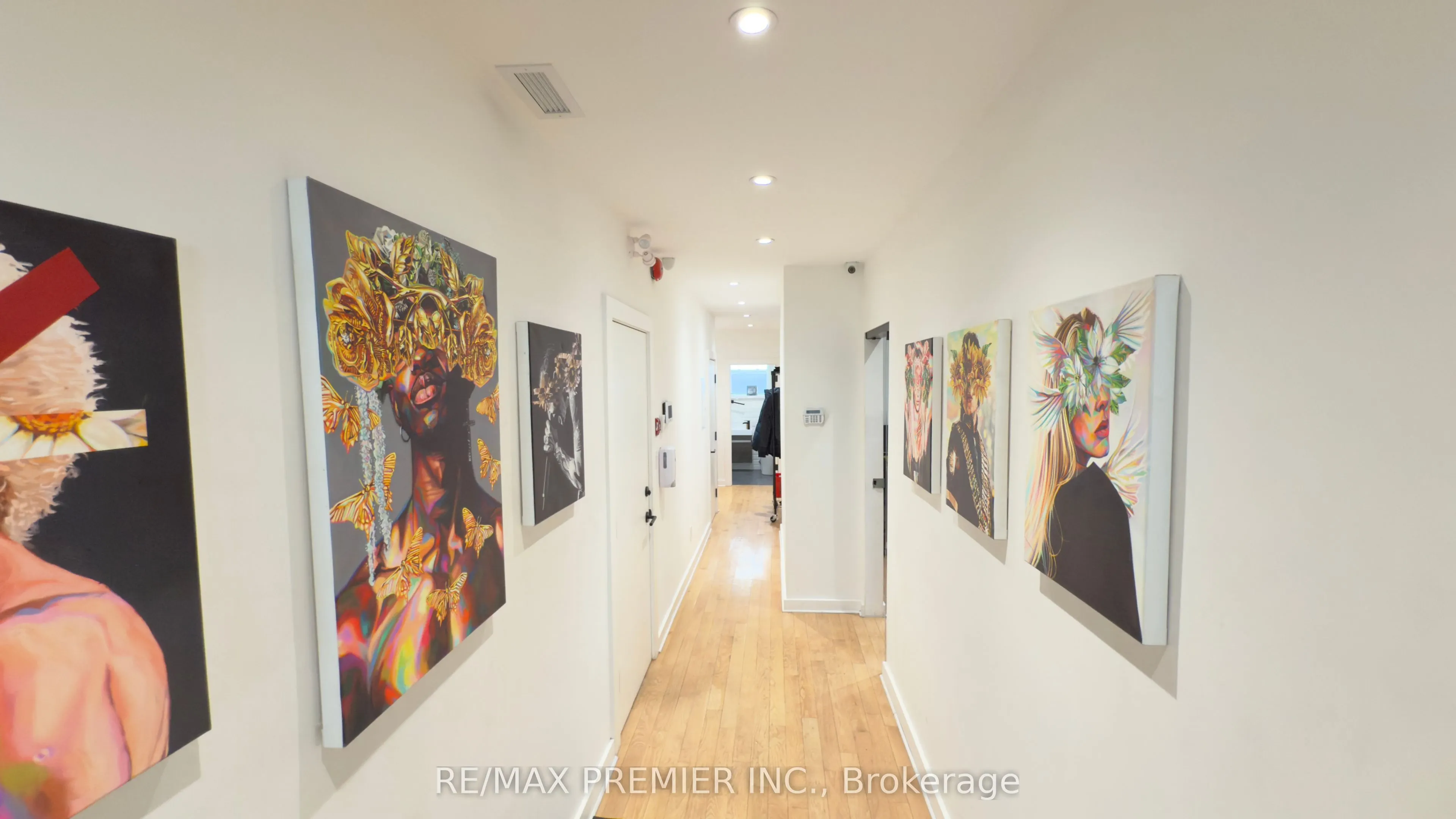 563 Bloor Street W