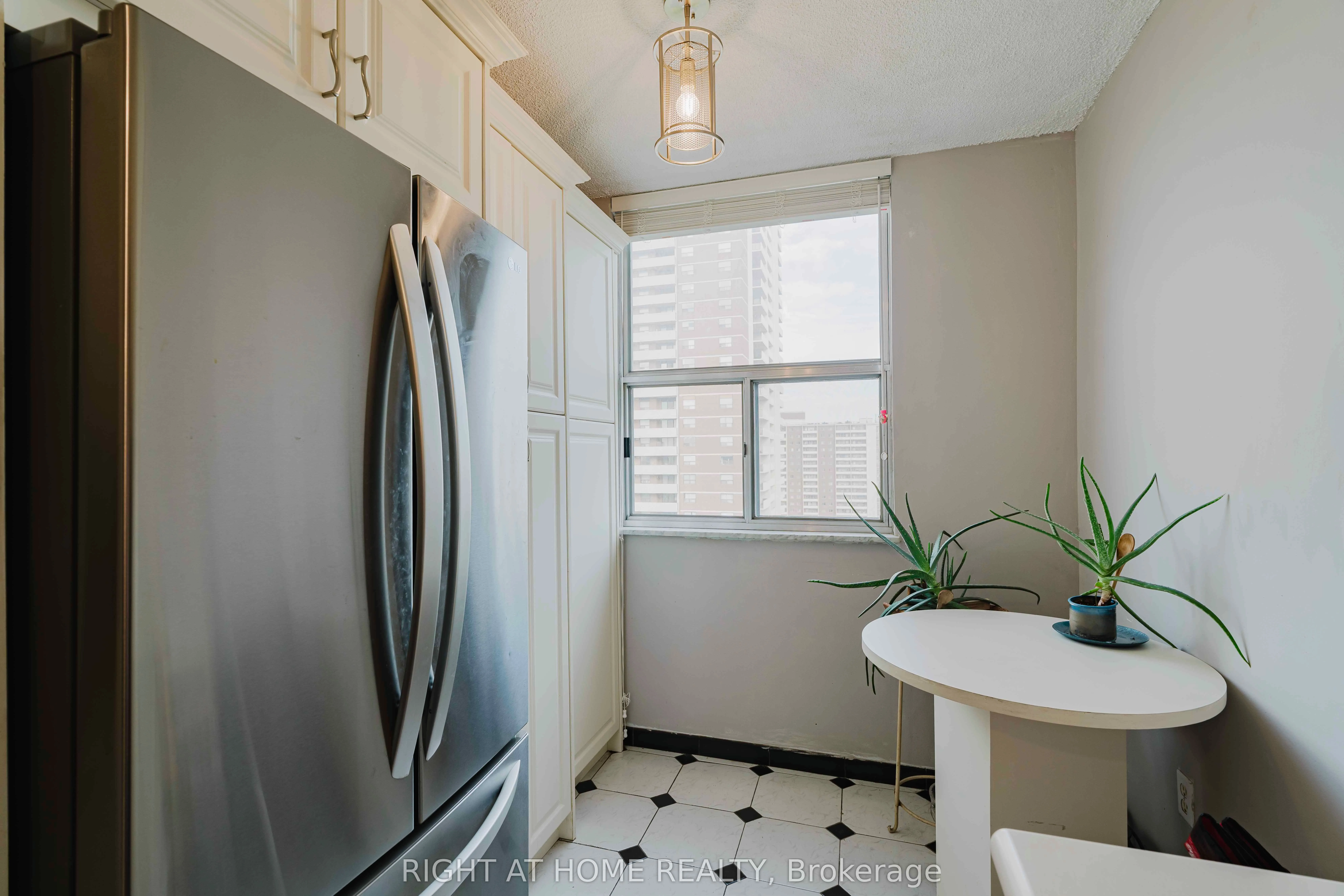 205 Hilda Avenue, #1506