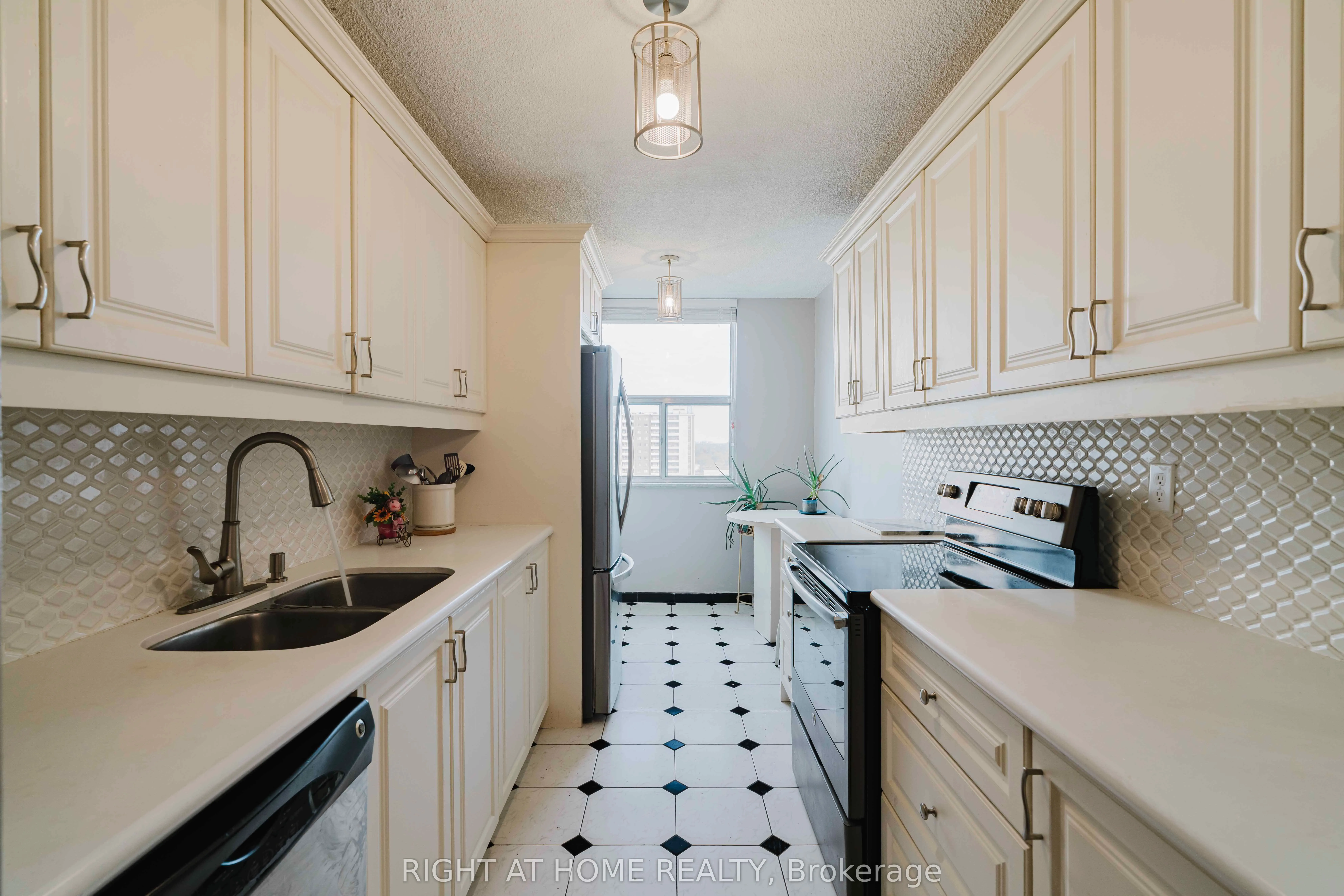 205 Hilda Avenue, #1506