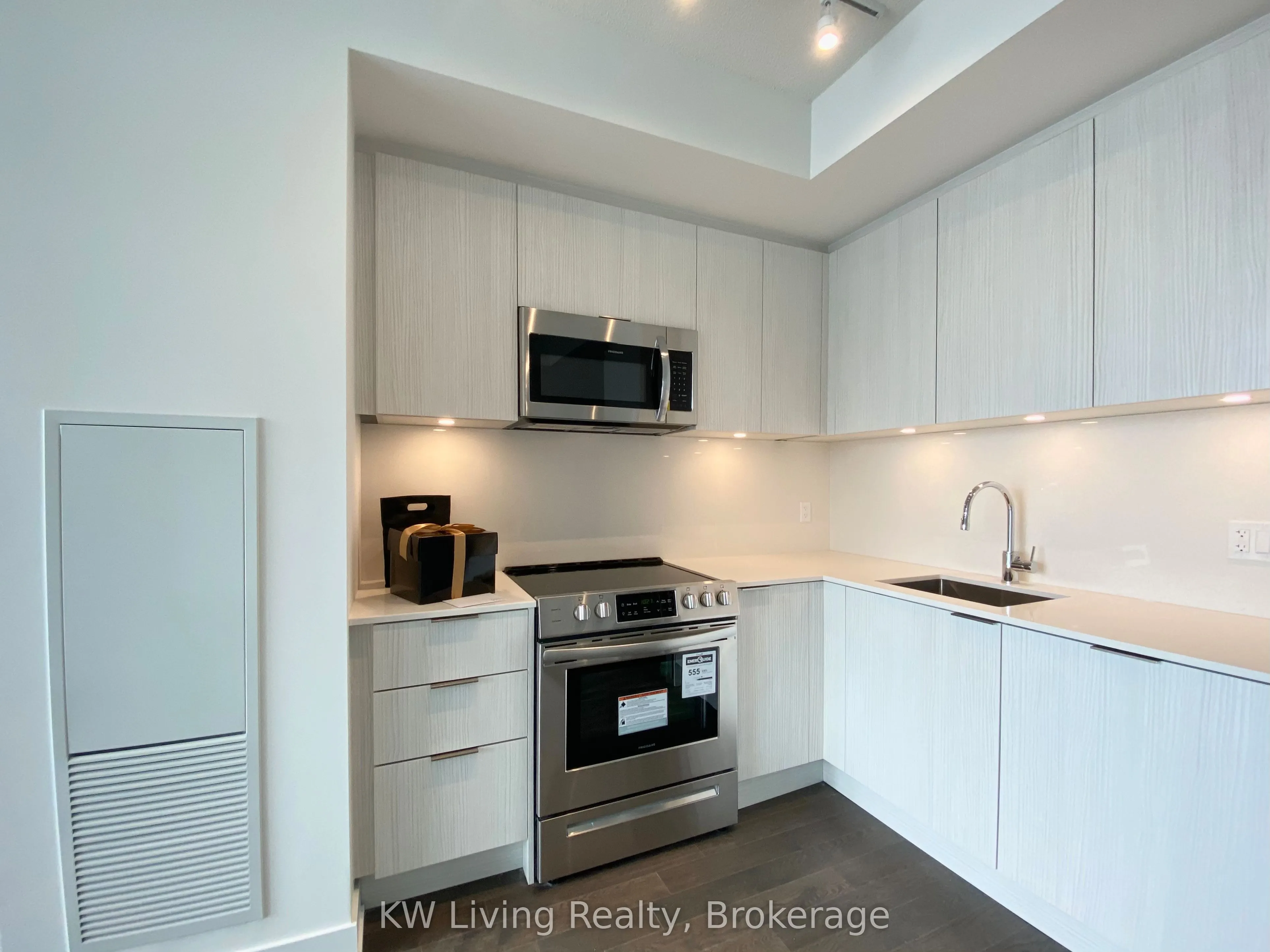 25 Richmond Street E, #2309