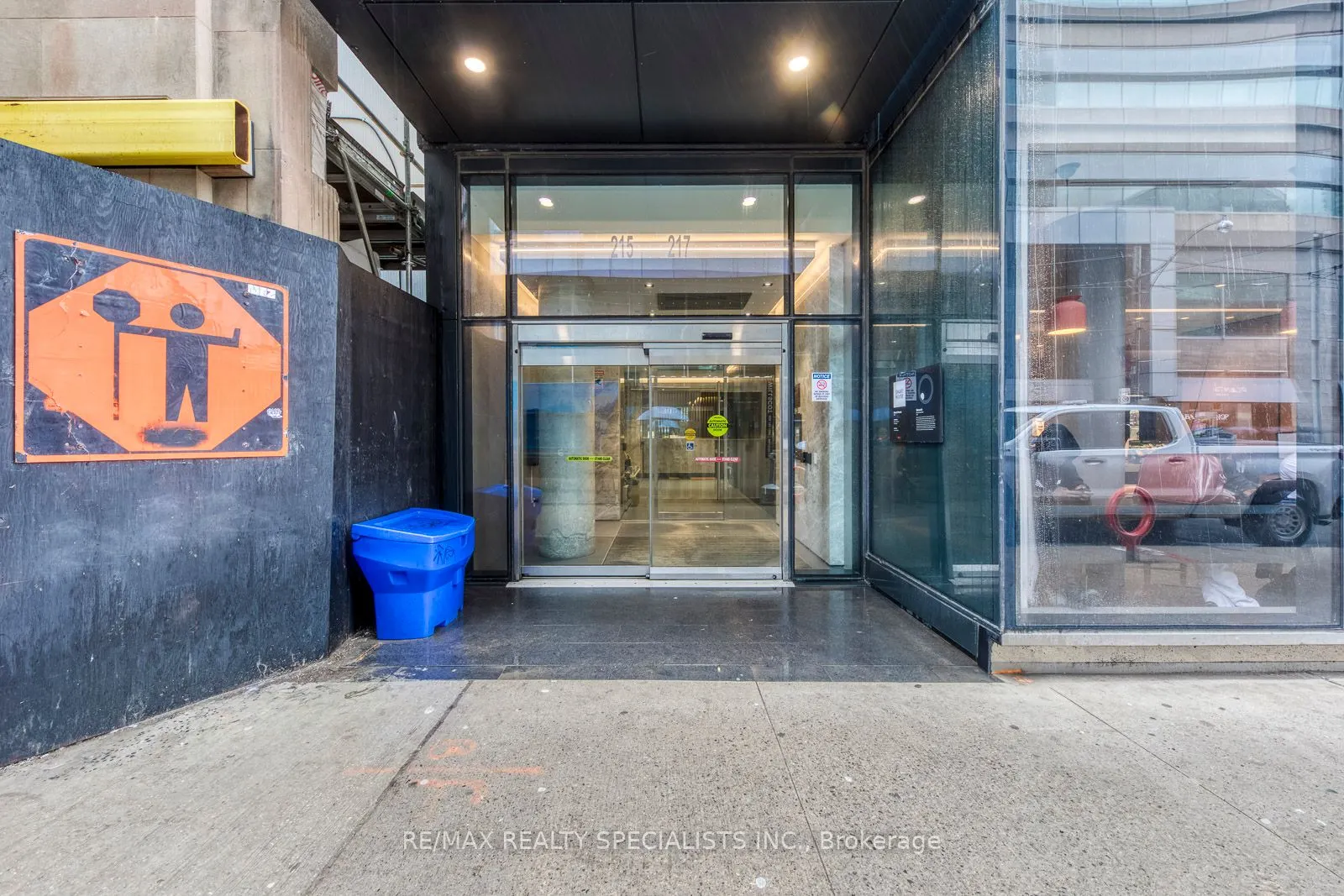215 Queen Street W, #1405