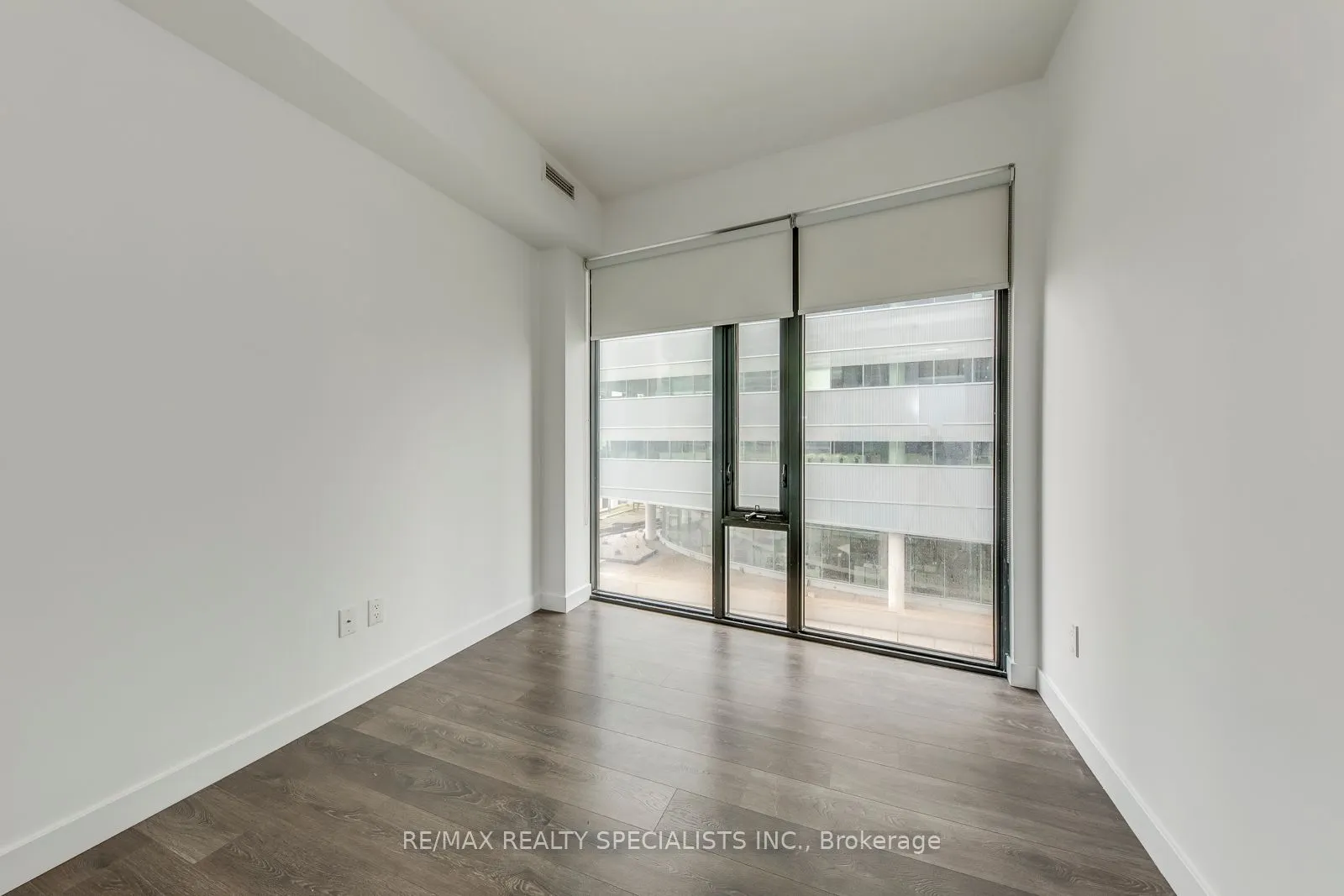 215 Queen Street W, #1405