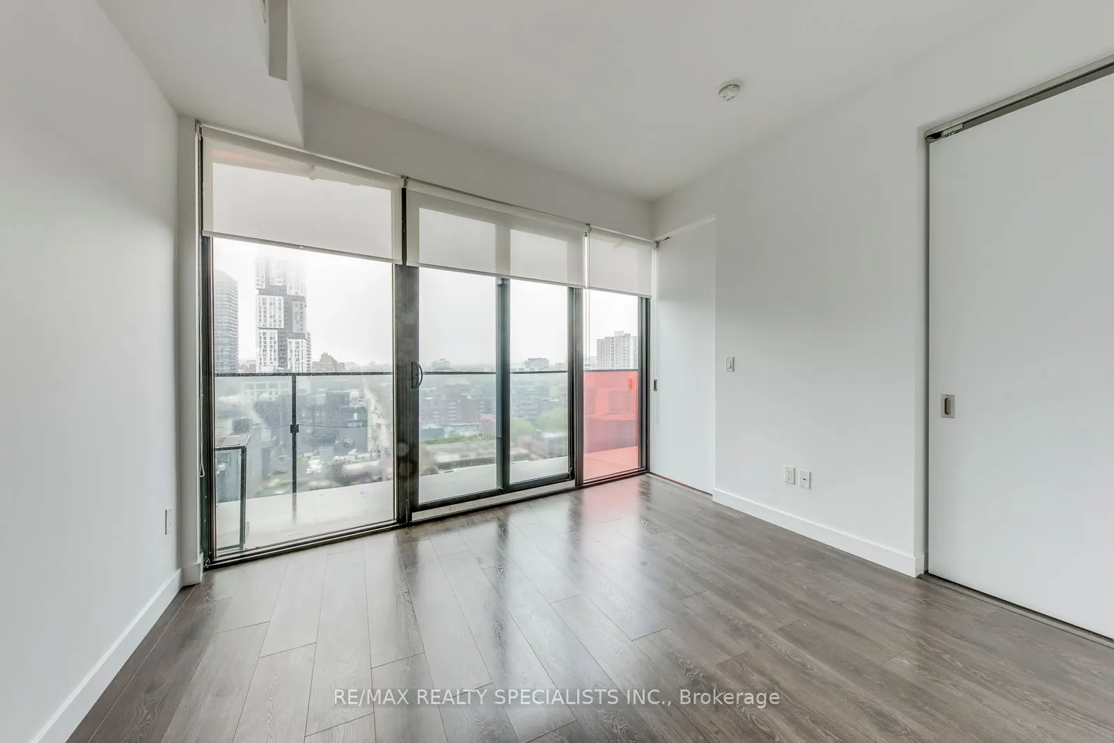215 Queen Street W, #1405