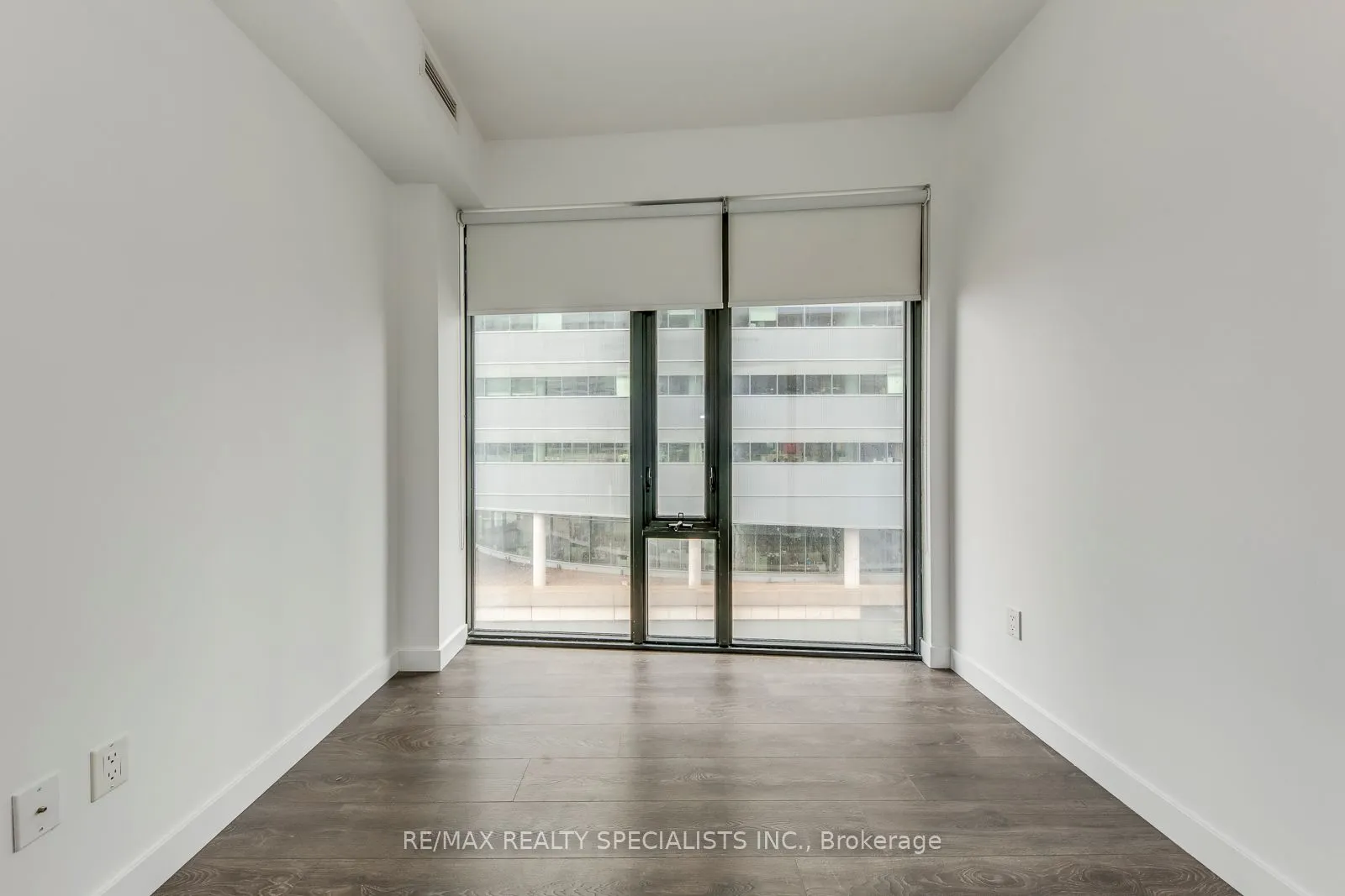 215 Queen Street W, #1405